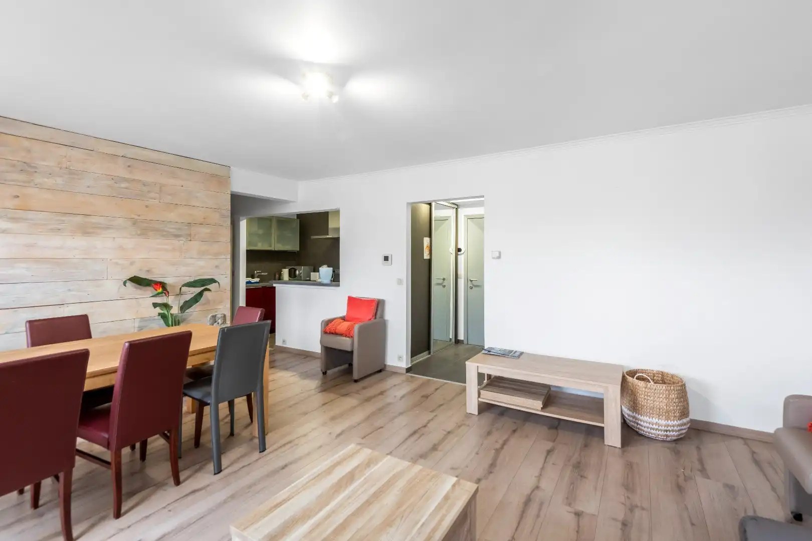 Aangenaam appartement met mooie gevelbreedte gelegen in Oud Knokke.  foto 6