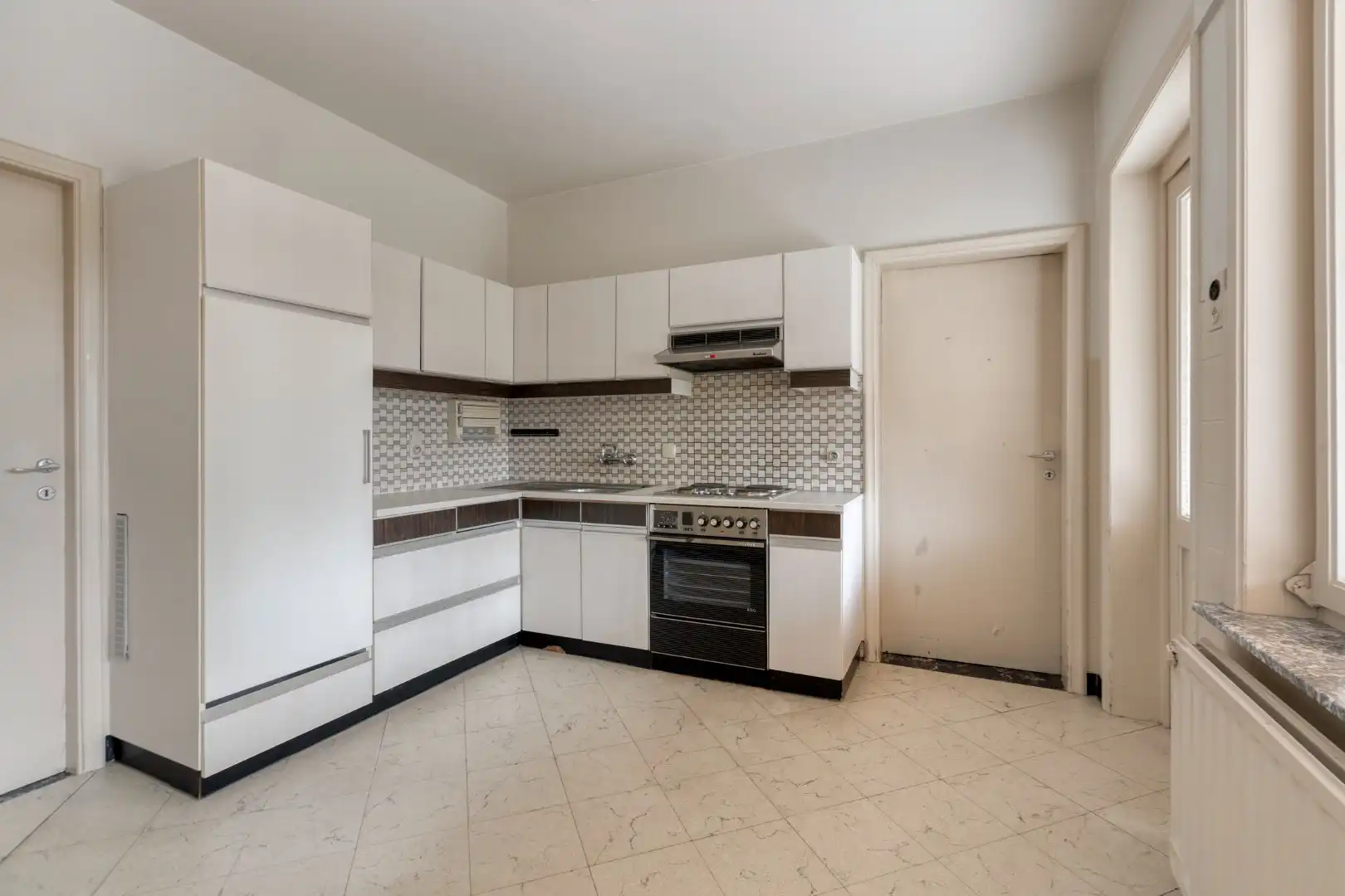 Gunstig gelegen woning met oa 3 slpks op een mooi perceel van 742 m². foto 9