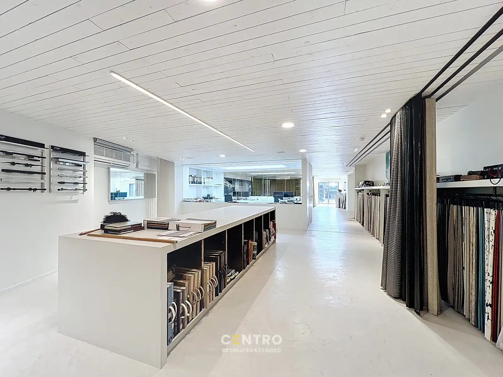 Luxueuze woning (4 slpks) + ruime showroom (of winkel, praktijkruimte, diensten, vrij beroep,...) met kantoor te Hooglede! foto 45