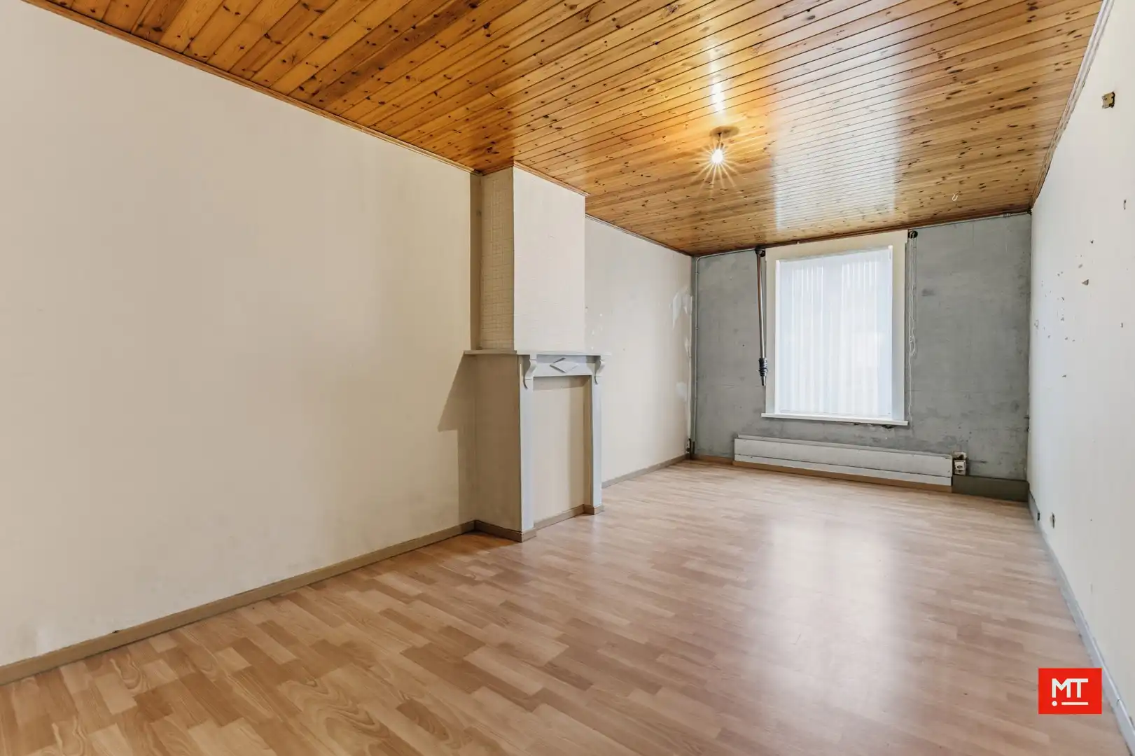 Bijzonder ruim gebouw met magazijn in de dorpskern van Zandvoorde (Zonnebeke) foto 11