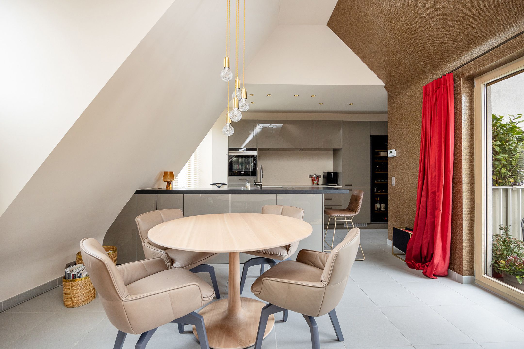 Prachtig appartement met zicht op de Carolus Borromeuskerk foto 3