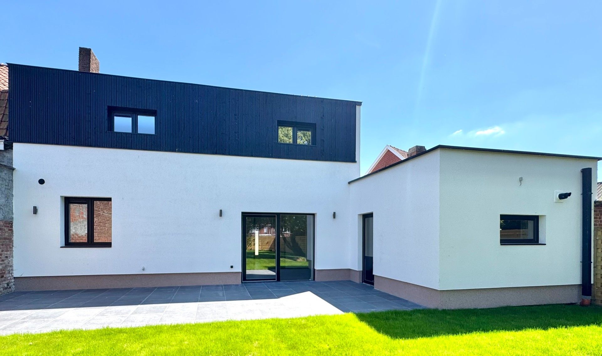 GERENOVEERDE WONING MET GROTE GARAGE foto 4