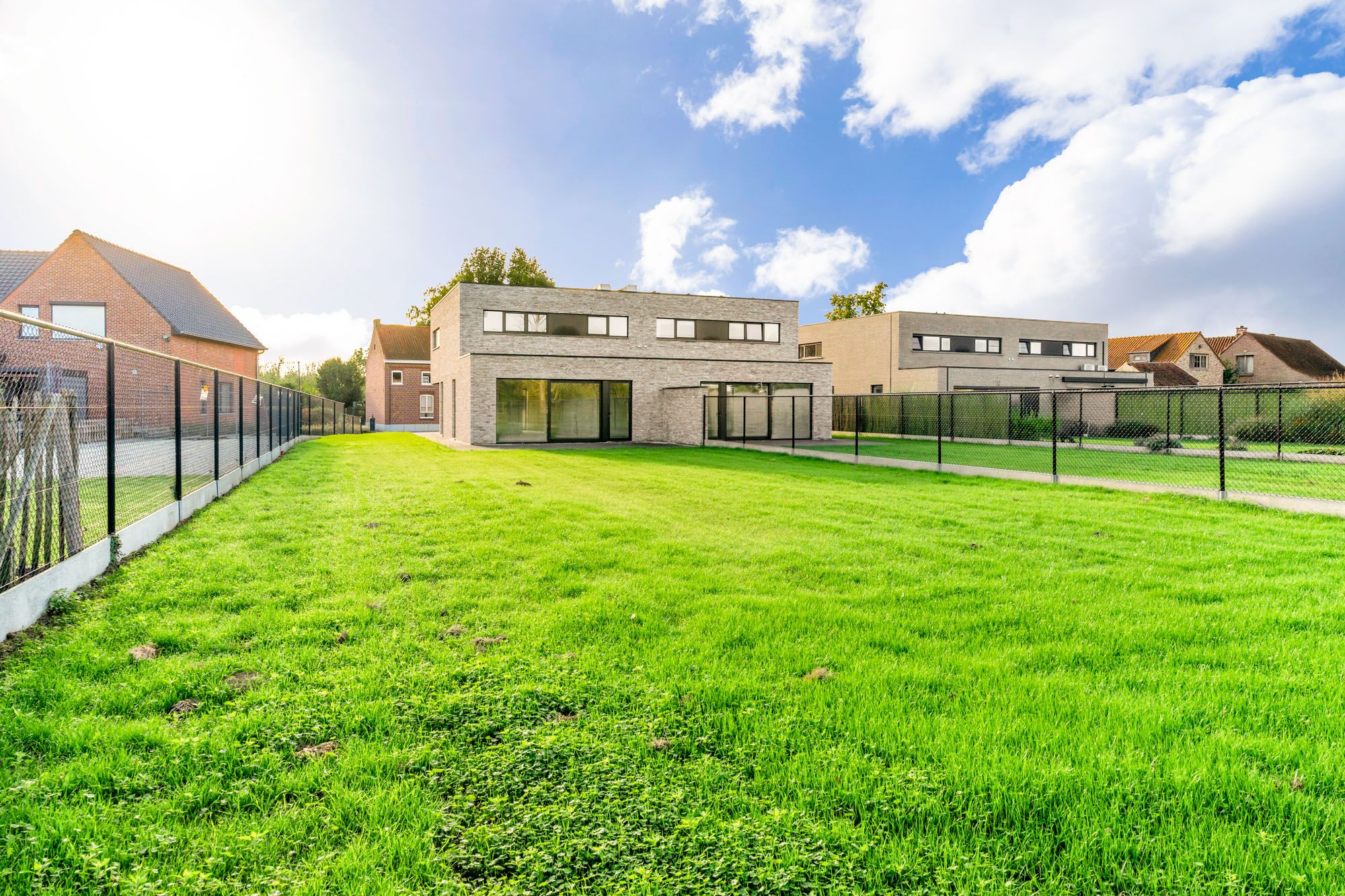 Knappe nieuwbouwwoning met 3 slaapkamers op perceel van 7a 13ca! foto 23