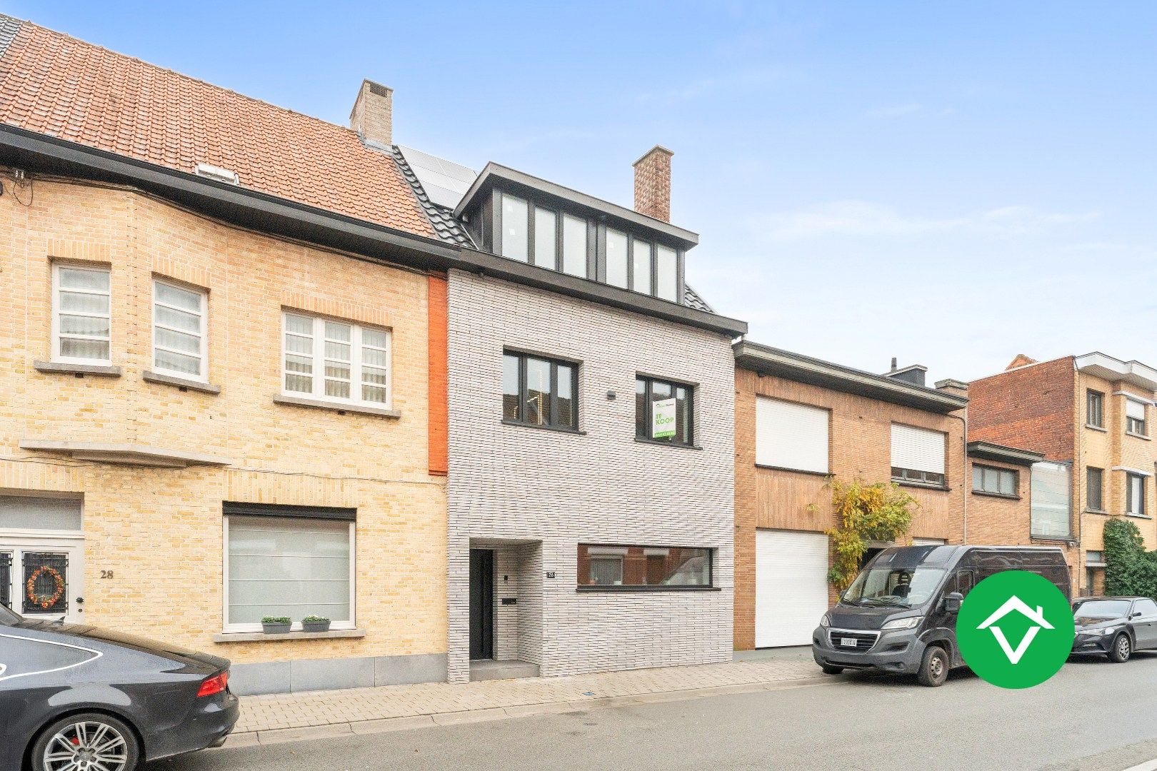 Hoog gerenoveerde woning met tuin en 4 slaapkamers te Roeselare foto {{pictureIndex}}