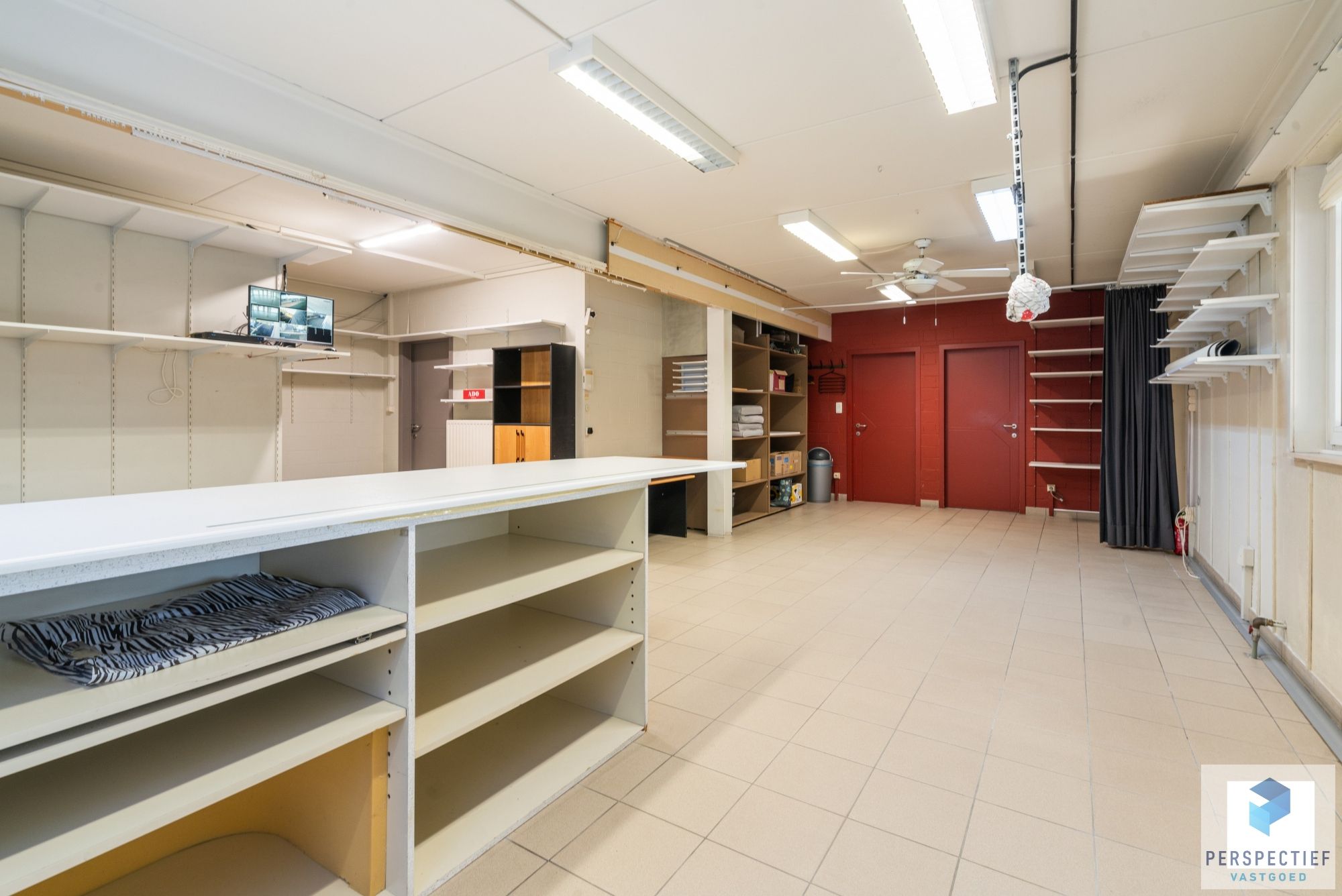 Handelspand met Winkelruimte, Magazijn en Woonst op 1.682 m² foto 19