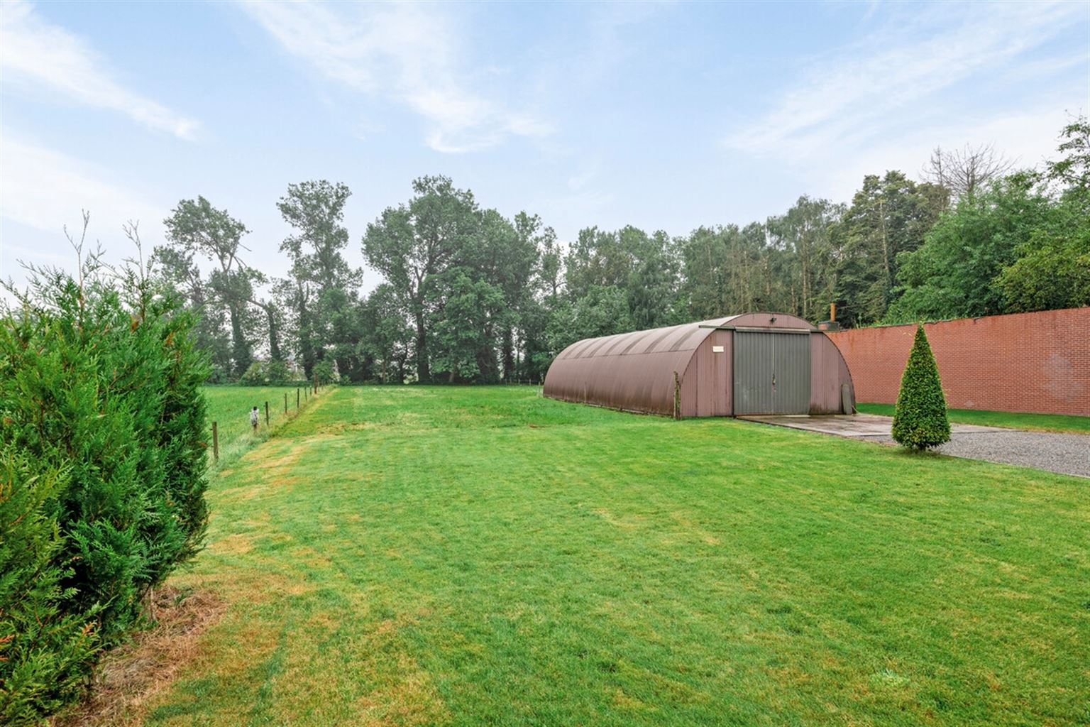 Vrijstaande villa op een uitzonderlijk perceel van 34a86ca met 4 slaapkamers, garage, riante tuin en ruime opslagplaats, gelegen nabij het centrum van Maaseik. foto 41