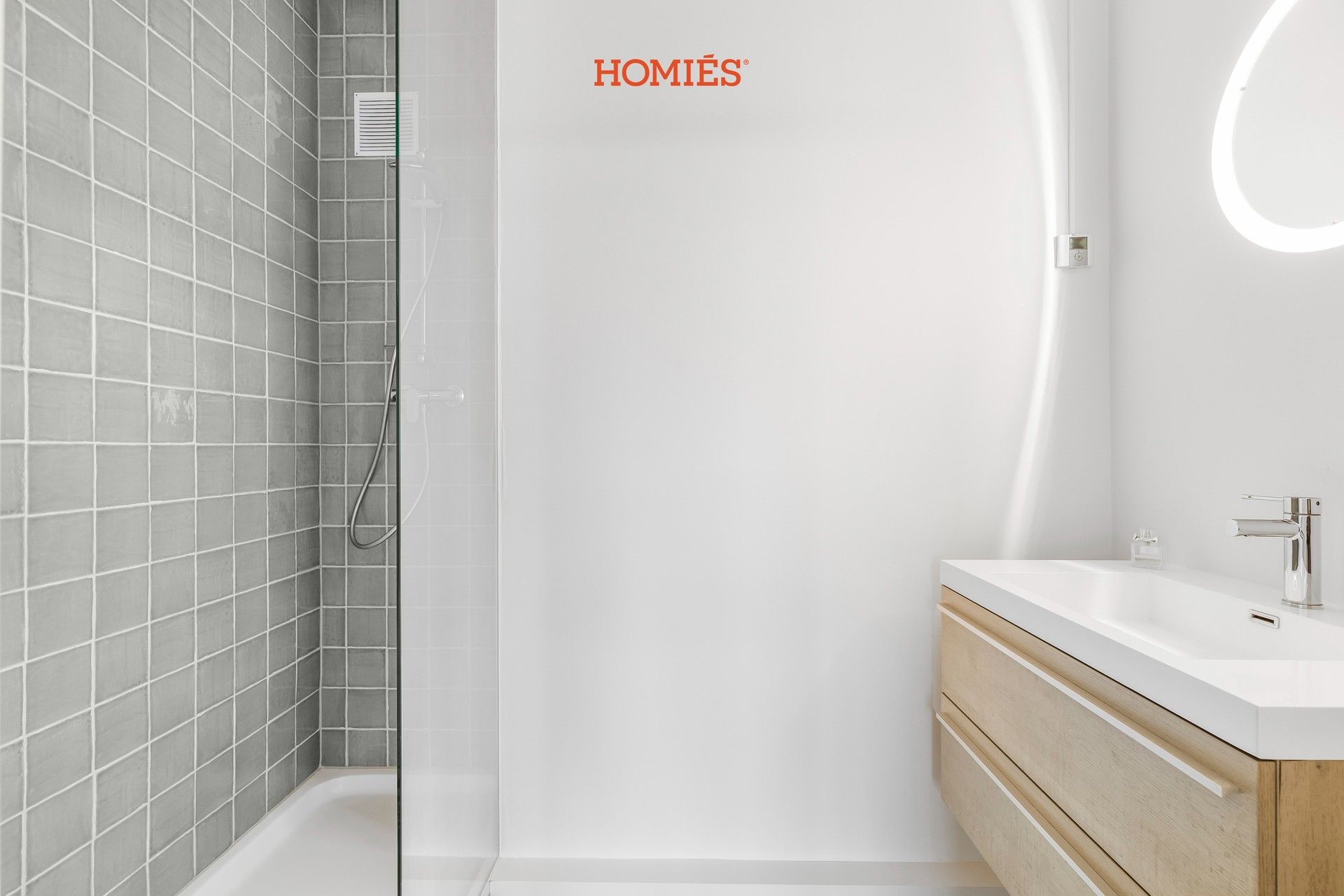 Gerenoveerd éénslaapkamerappartement met prachtig stadszicht foto 12