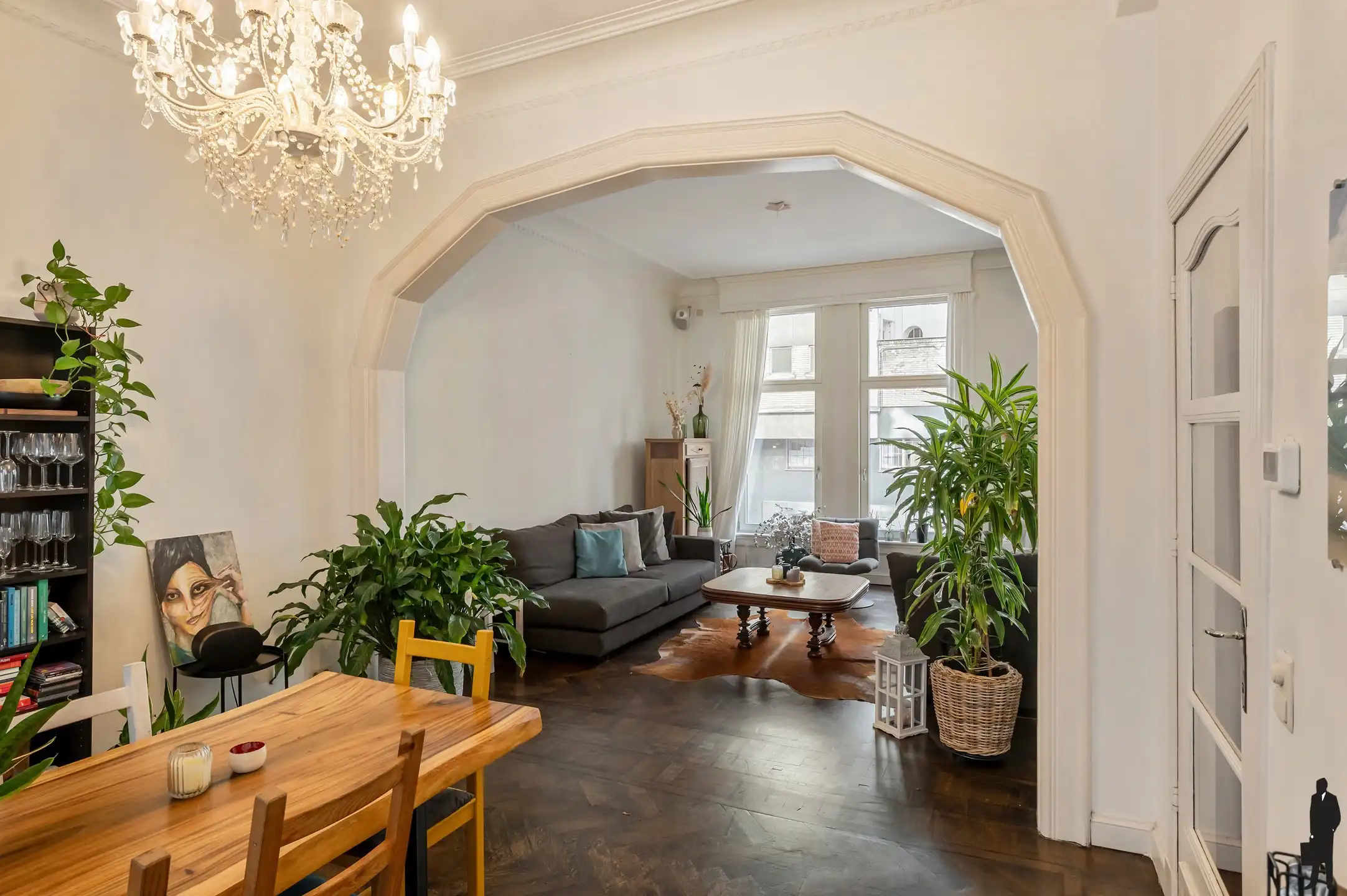 Authentiek appartement met hoge plafonds en terras foto 2