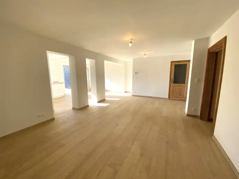 GROOT GV APPARTEMENT (+-117m²) (!!! reg. rechten van toepassing/GEEN BTW!!!)  +autostp + tuin en buitenberging foto 5