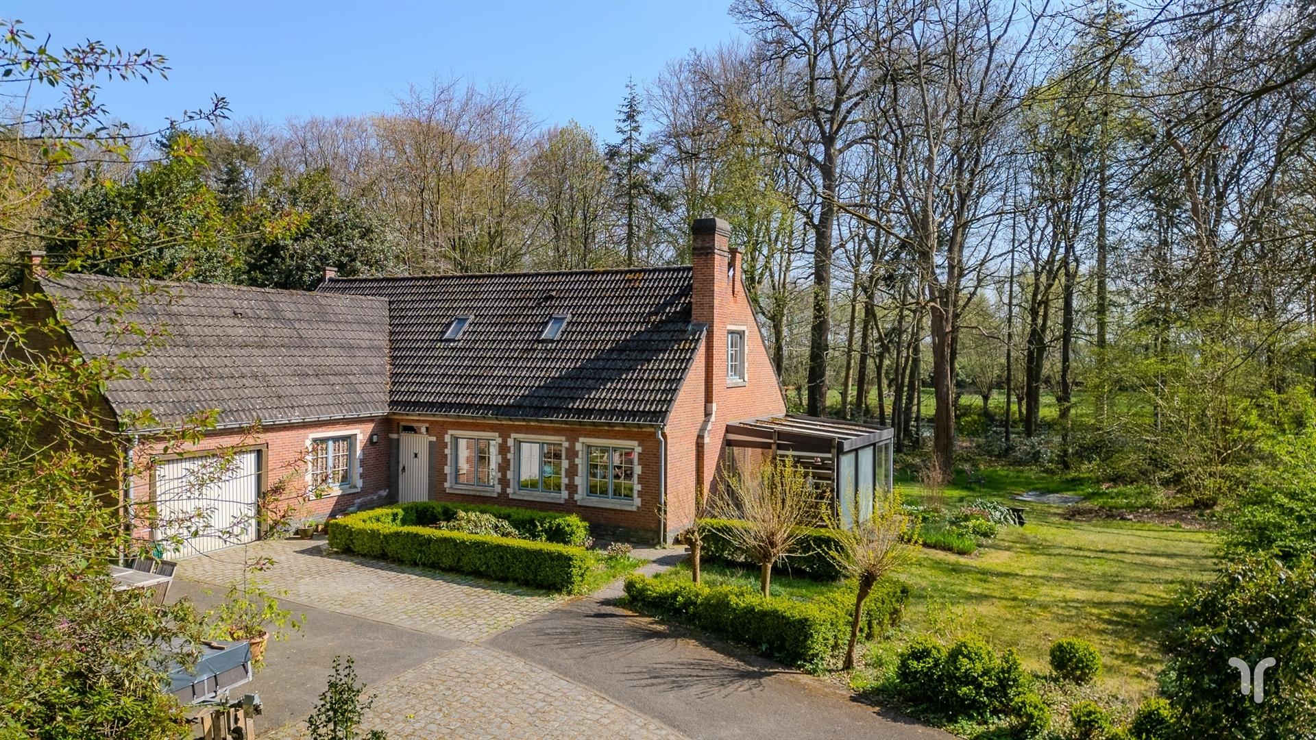 Uniek gelegen perceel met te renoveren woning. foto 2