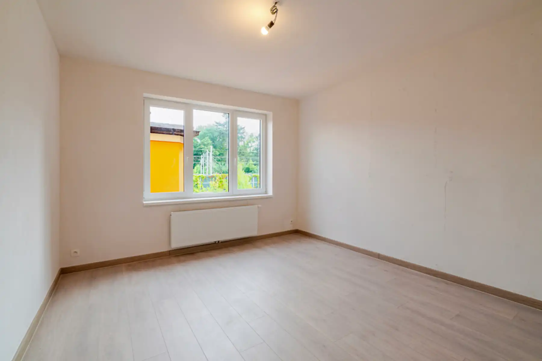 Gerenoveerde gezinswoning met 4 slpk aan station van Beernem foto 15