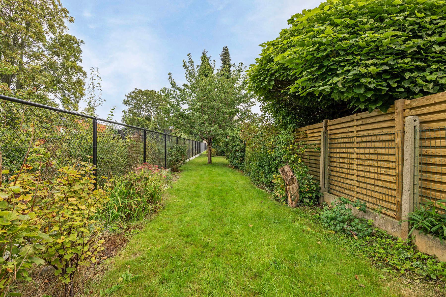 Gesloten bebouwing met 3 slaapkamers tuin en garage! foto 22