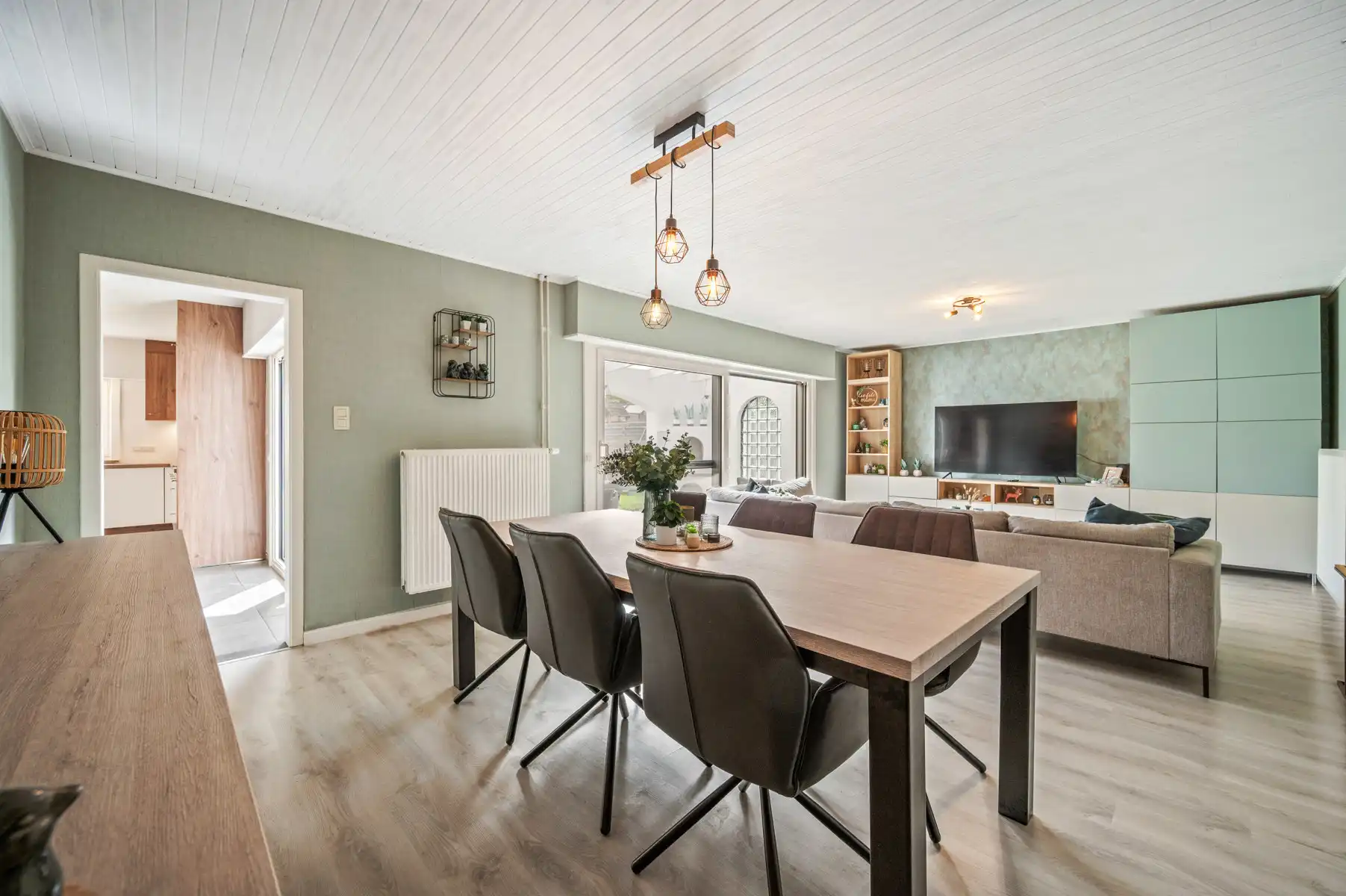 Interessante gerenoveerde woning te HOUTVENNE foto 8