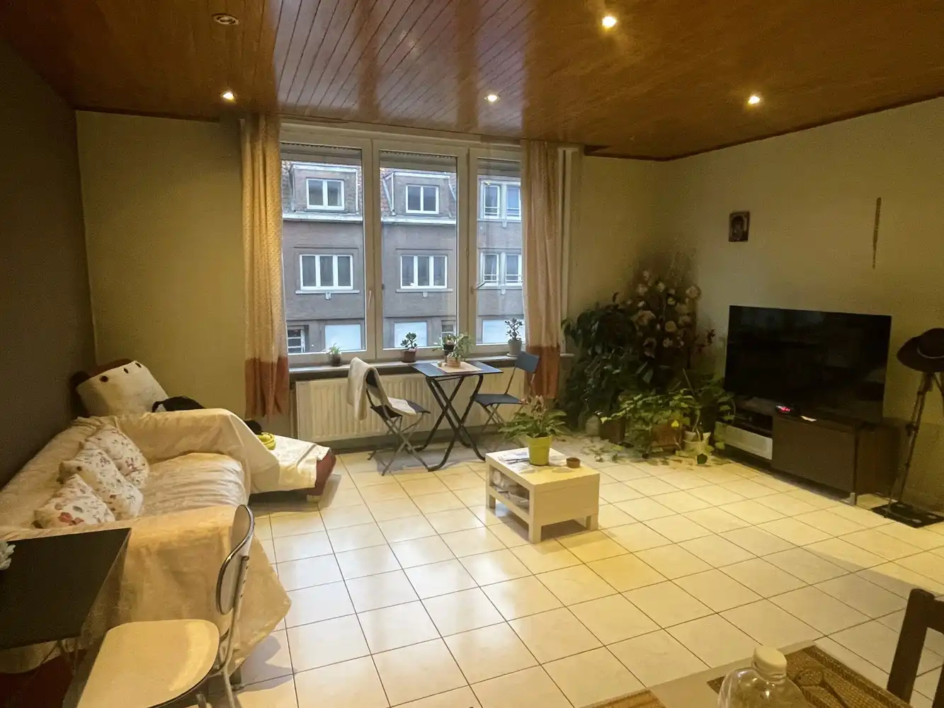 Ruim en goed gelegen appartement met 2 slaapkamers in kleine gebouw foto 2