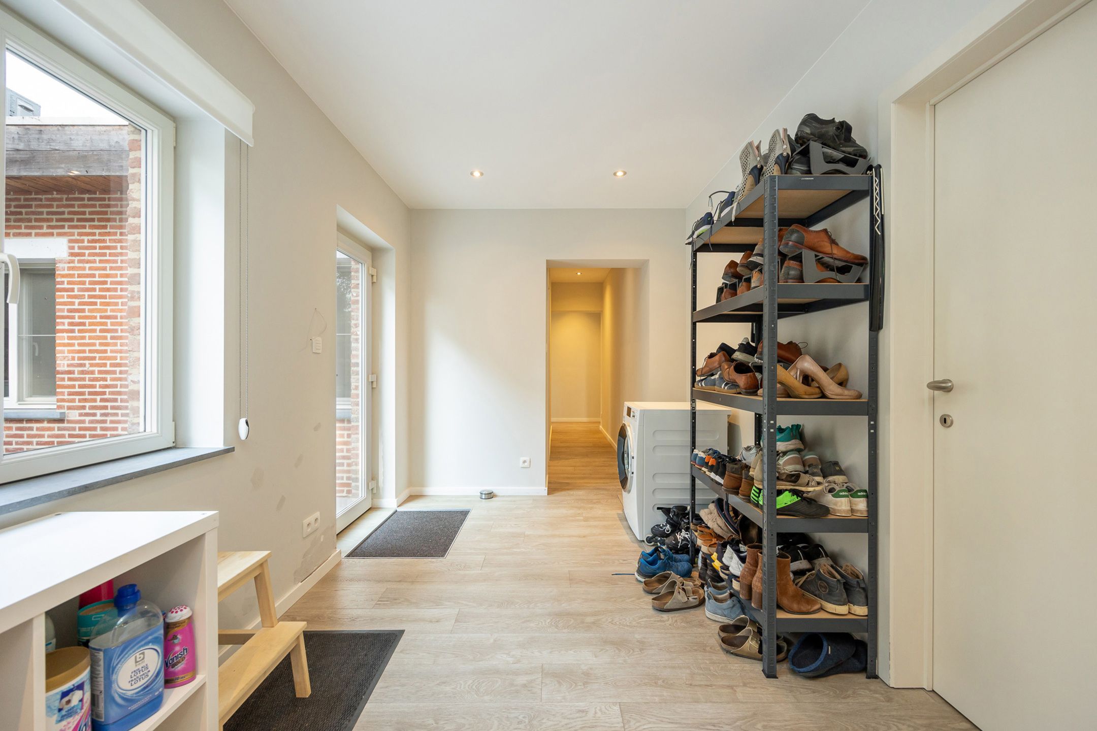 Vrijstaande gelijkvloers woning met ruime tuin en parking foto 13