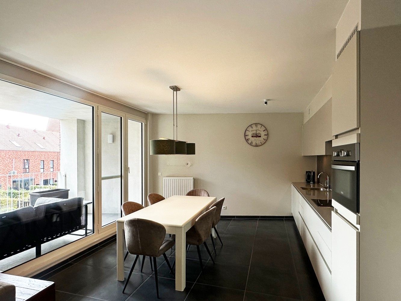 Modern appartement met 2 slaapkamers, aangenaam terras & autostaanplaats in Lier! foto 2