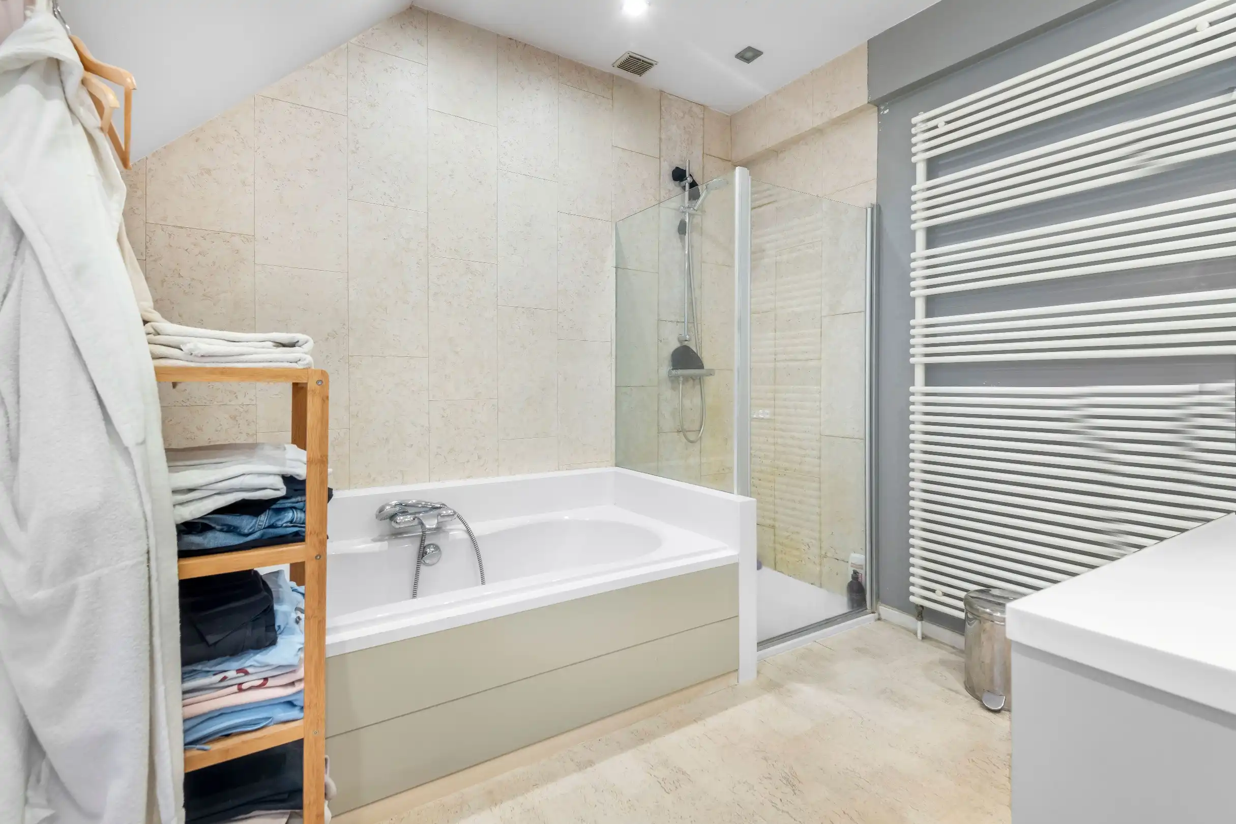 Ruime Bel-étage woning gelegen in het centrum van Knokke met garage/loods van 135m² foto 13