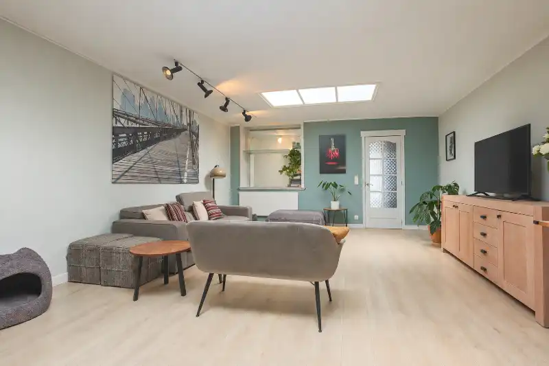 Stasegem: Ruime instapklare woning met 4 slaapkamers, 2 badkamers,  tuin en garage op wandelafstand van de Gavers. foto 3
