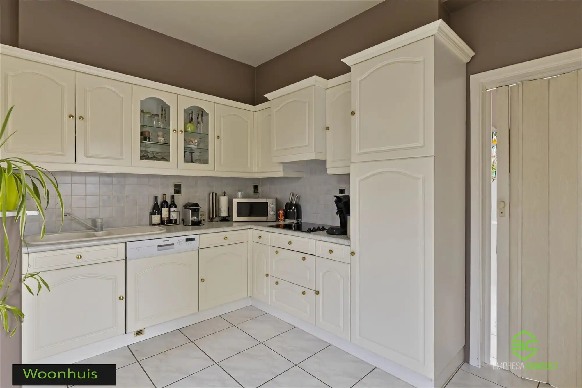 Ruime woning met 8 slpk + 1 magazijn op 21a 24ca! foto 9