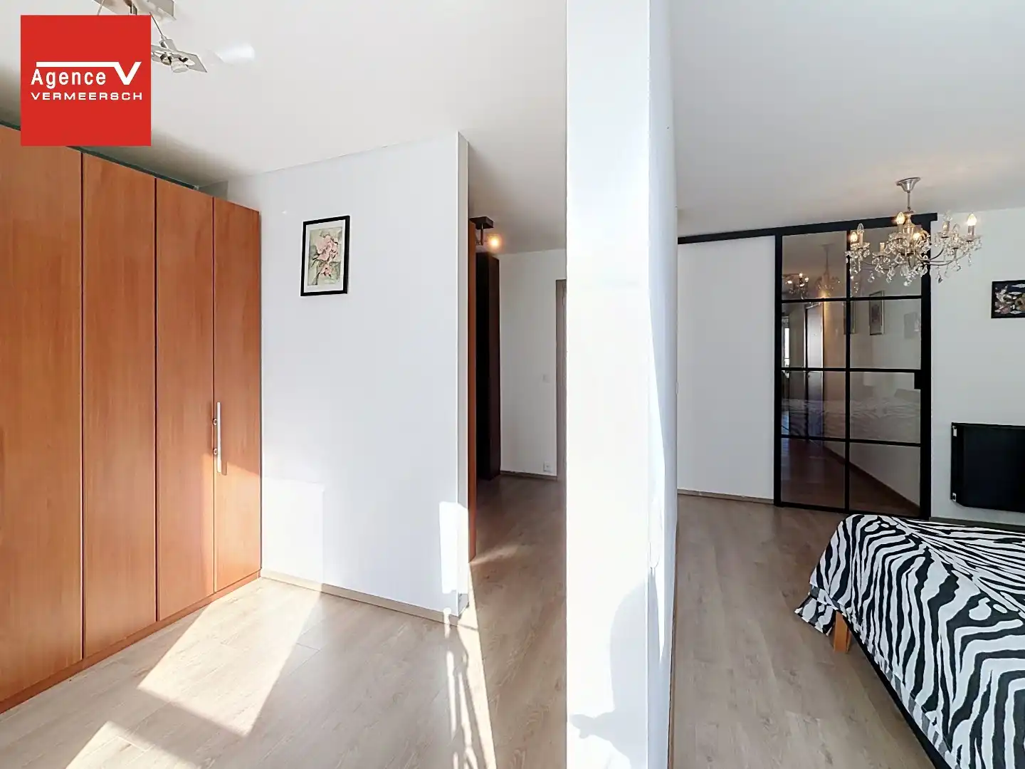 Lichtrijk woonappartement met ruim terras vlak bij zee.  foto 13