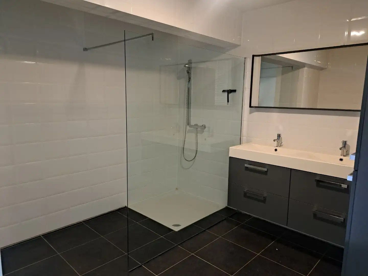 Centraal gelegen ruim  appartement TE HUUR op JAARBASIS foto 12