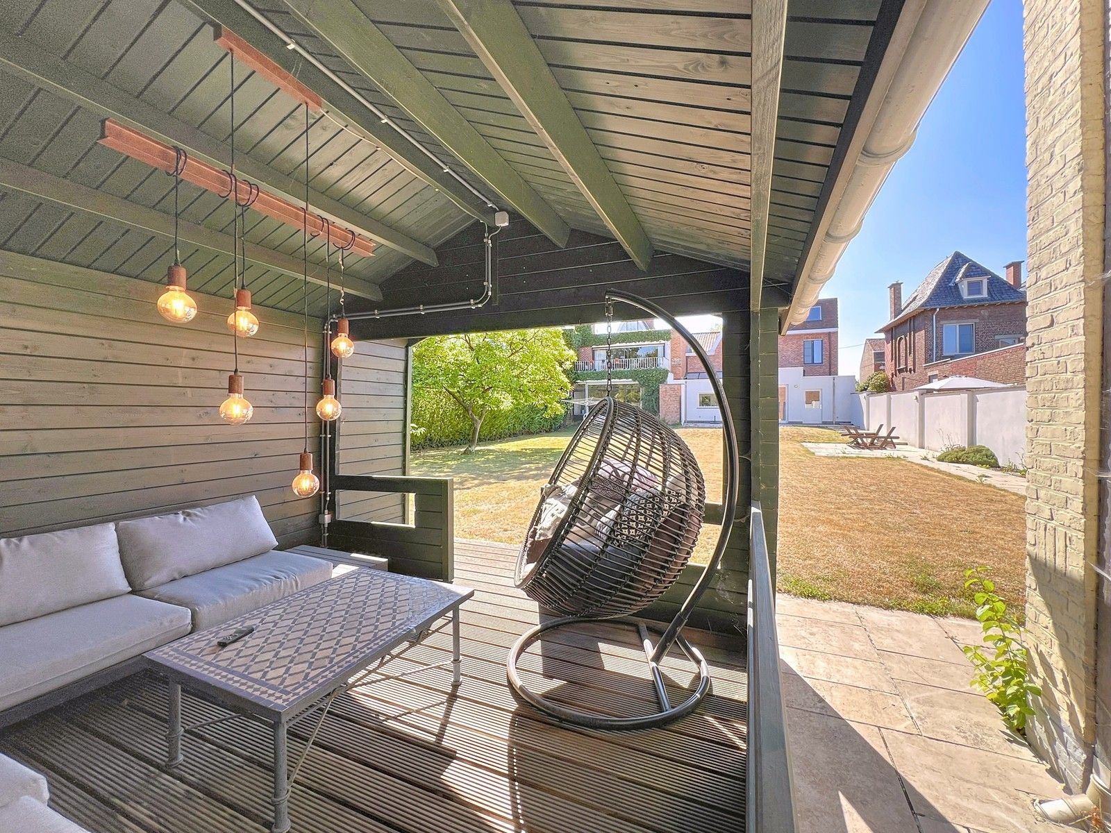 Prachtig HERENHUIS (met o.a. 5 slpk, garage en tuin), apart KANTOOR-gebouw en 630 m2 MAGAZIJNEN op zeer goede ligging te KORTRIJK ! foto 20