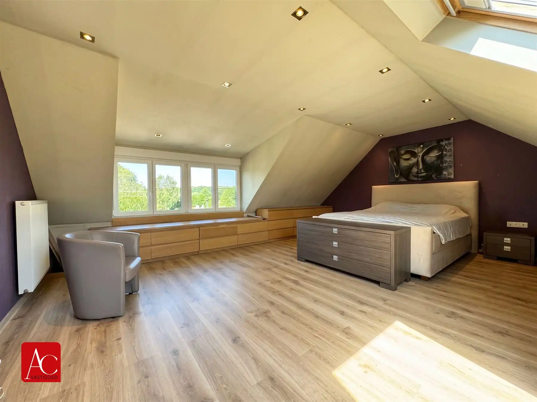 Uitzonderlijk grote gezinswoning met 6 slaapkamers en een grote tuin foto 32