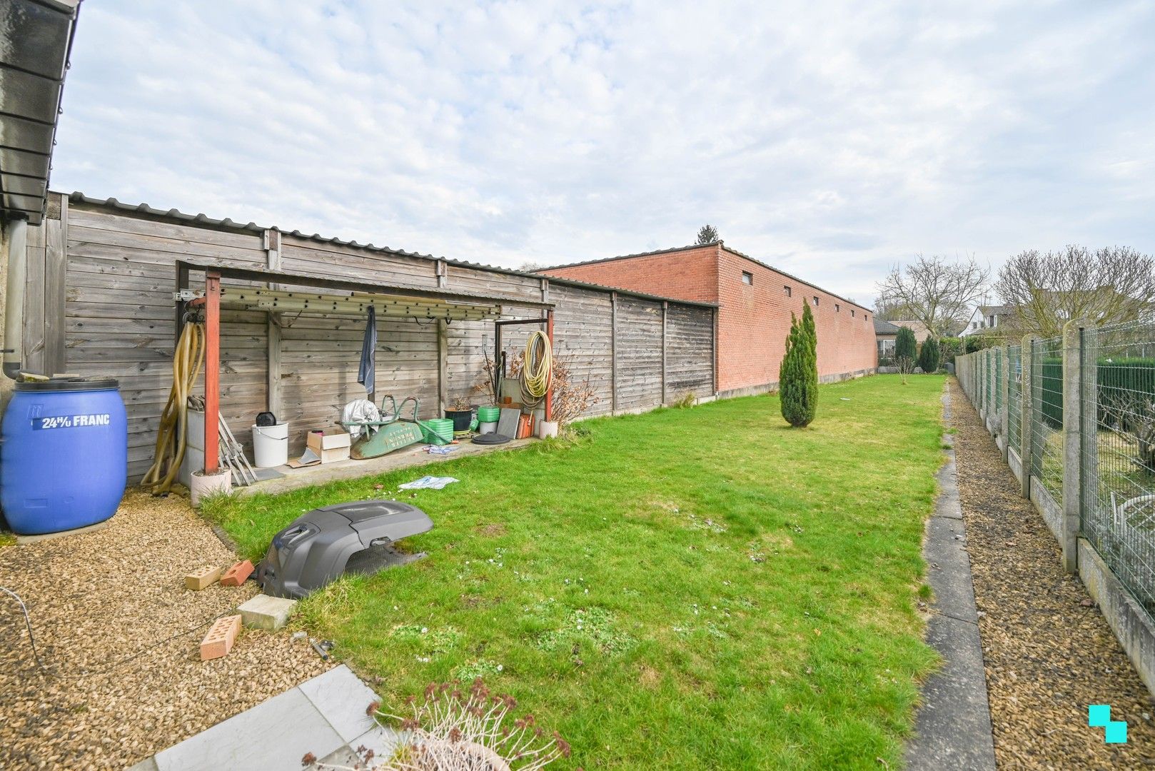 Stadswoning met uitgestrekte tuin te Kortrijk foto 16