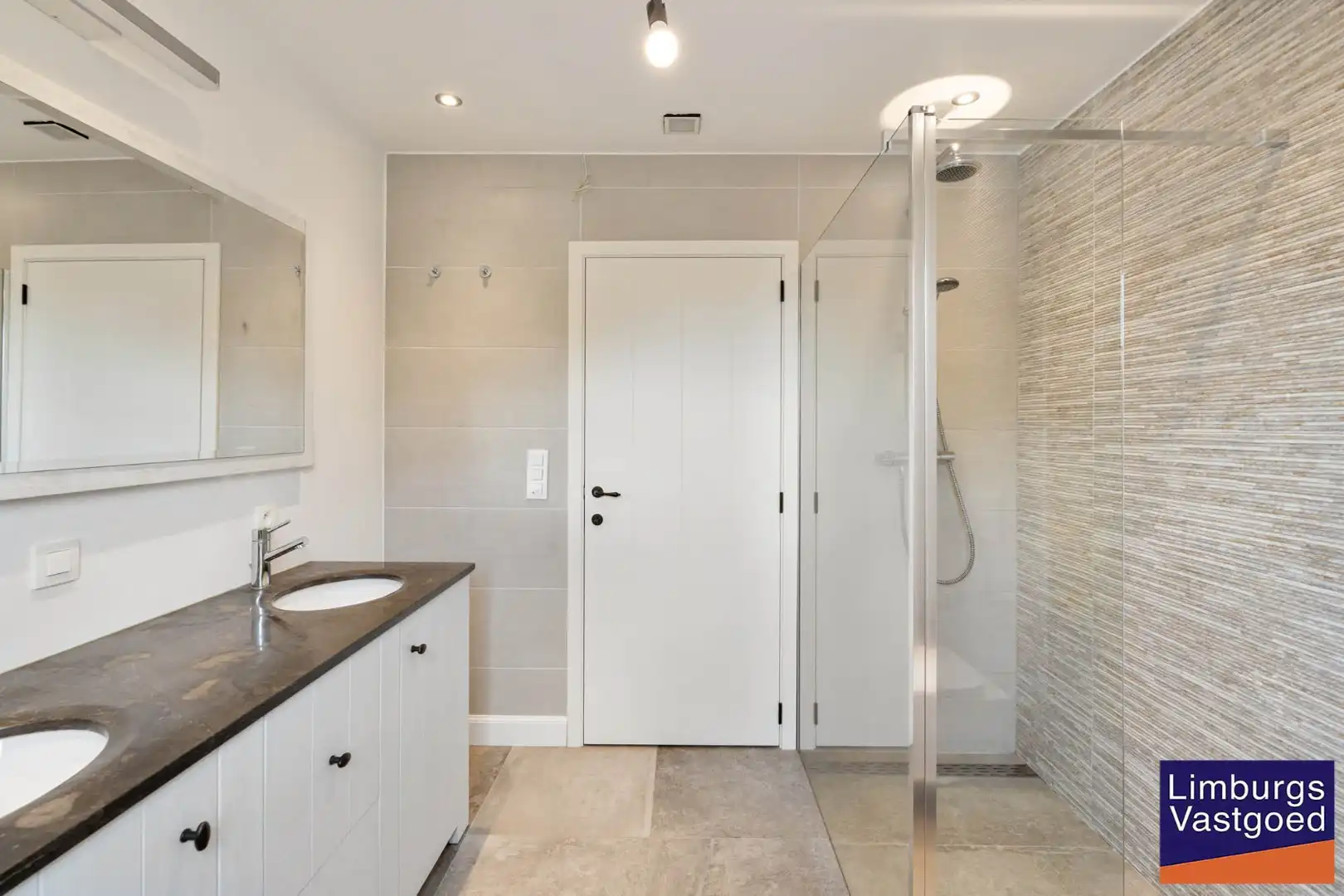 Exclusieve gezinswoning, 283m², 5 slpk, praktijkruimte op toplocatie foto 25