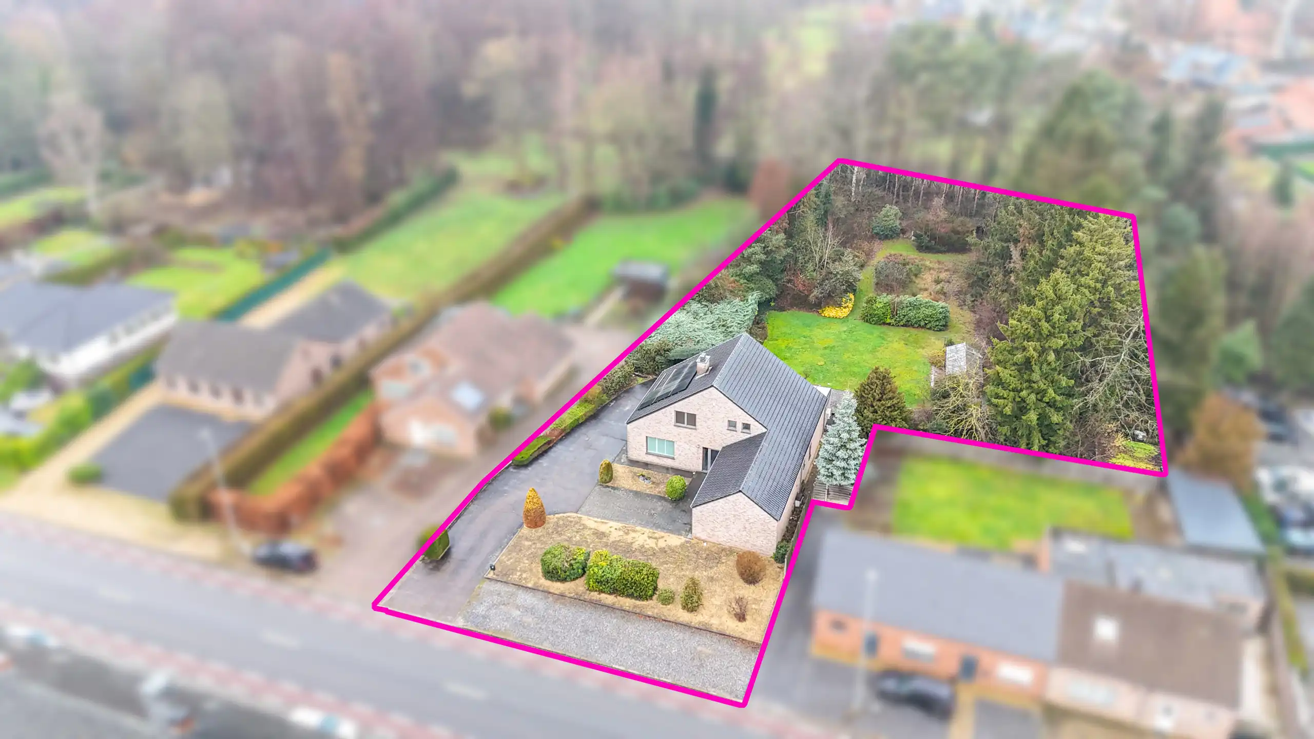 Gezinswoning met ruime garage op riant perceel te Beringen! foto 2