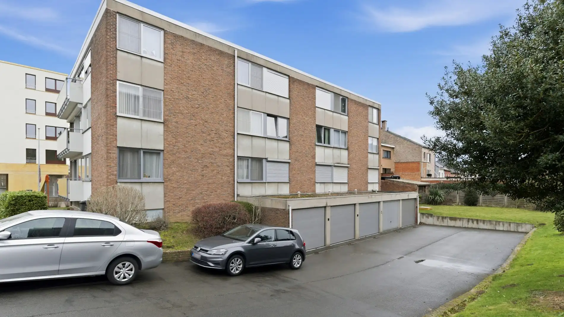 TE KOOP: APPARTEMENT 3 SLPK EN DUBBELE GARAGe foto 2