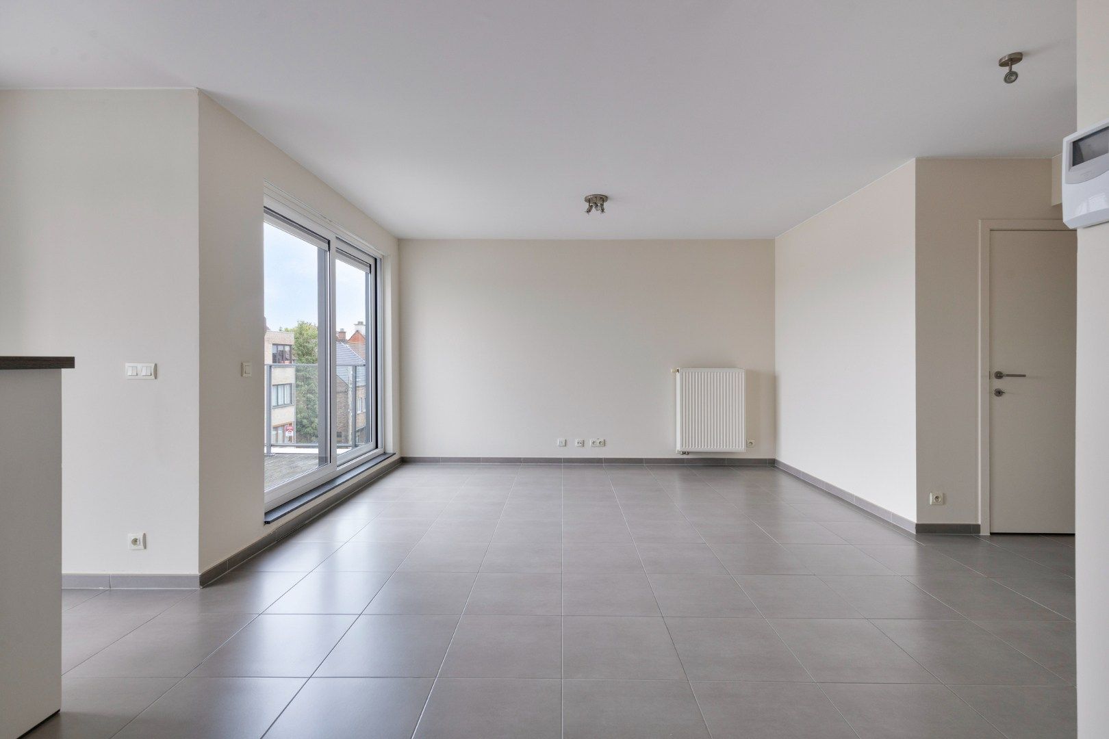 Mooi recent appartement met groot terras en garage! foto 5