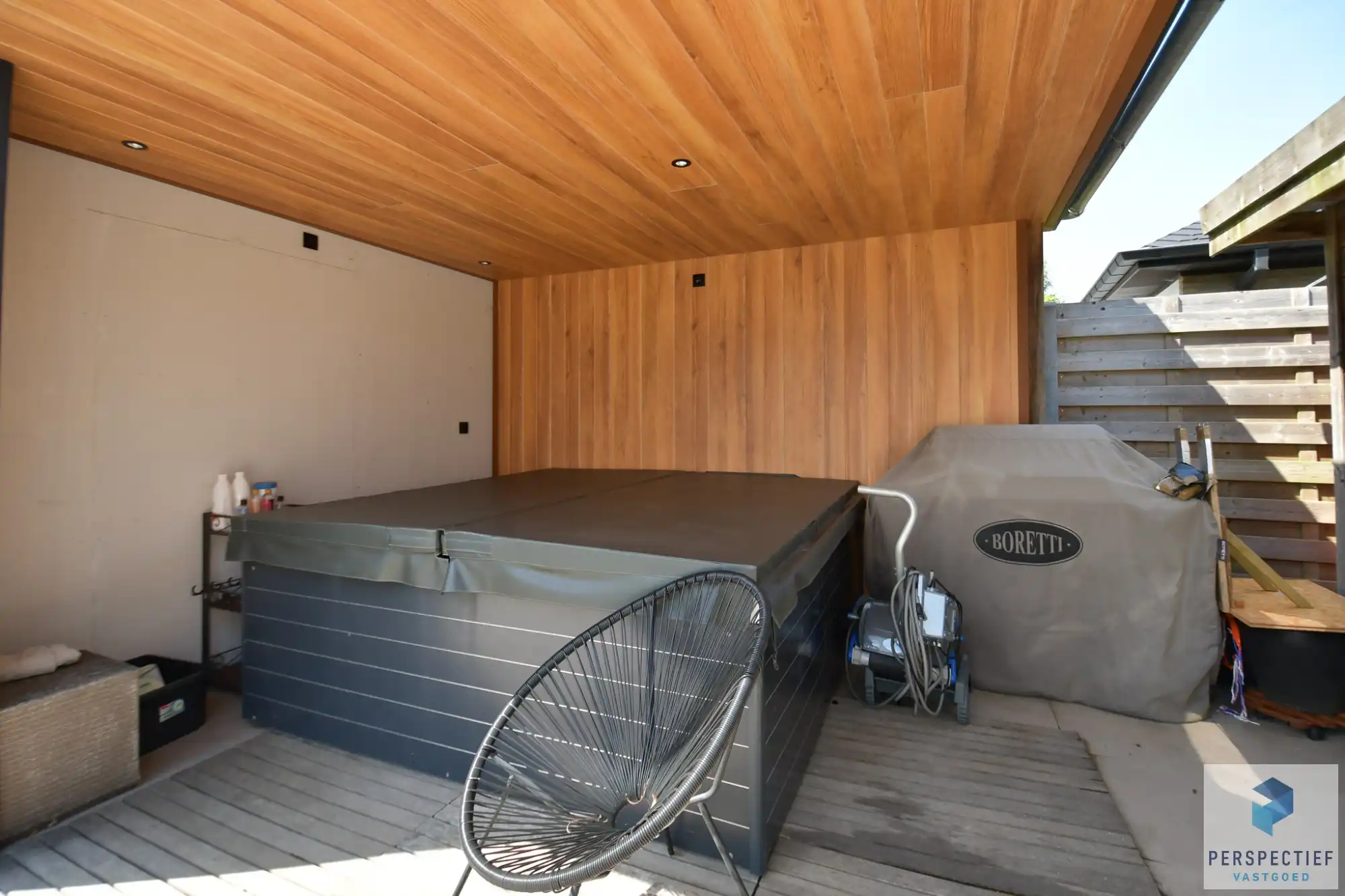 Ruime (254m²) instapklare gezinswoning met 4 slaapkamers, zwembad en poolhouse foto 8