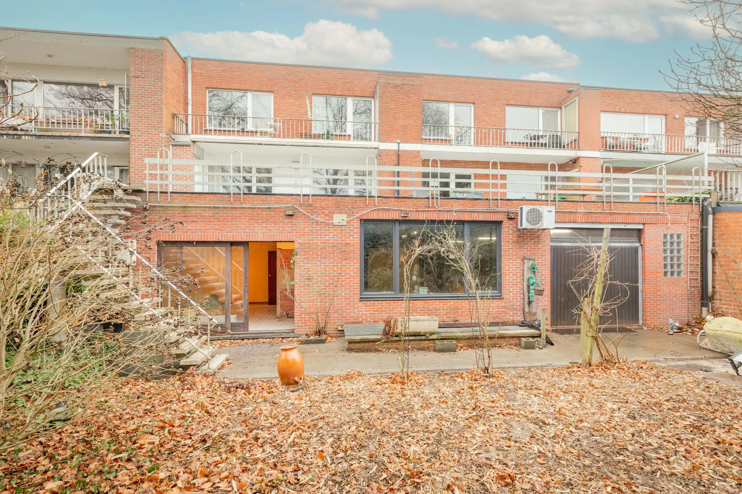 Ruime hangaar op toplocatie! foto 8