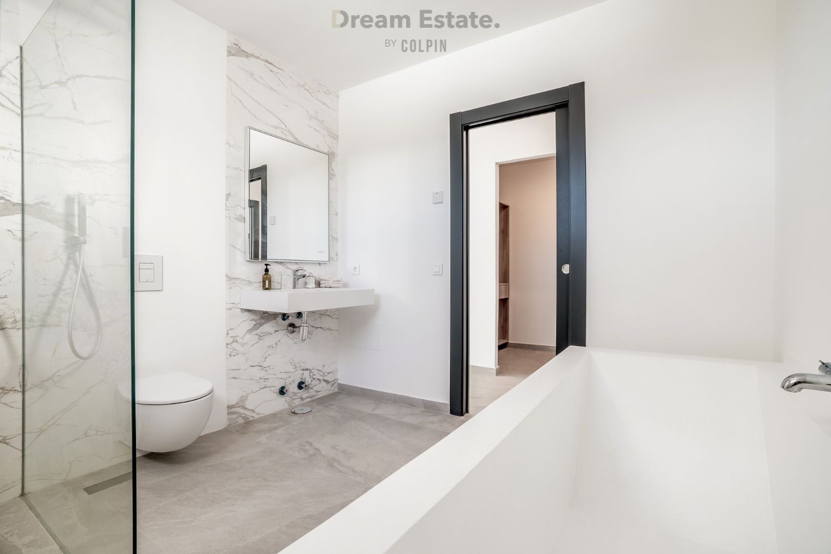 Een moderne familie villa te El Paraiso, Benahavis, New Golden Mile foto 13