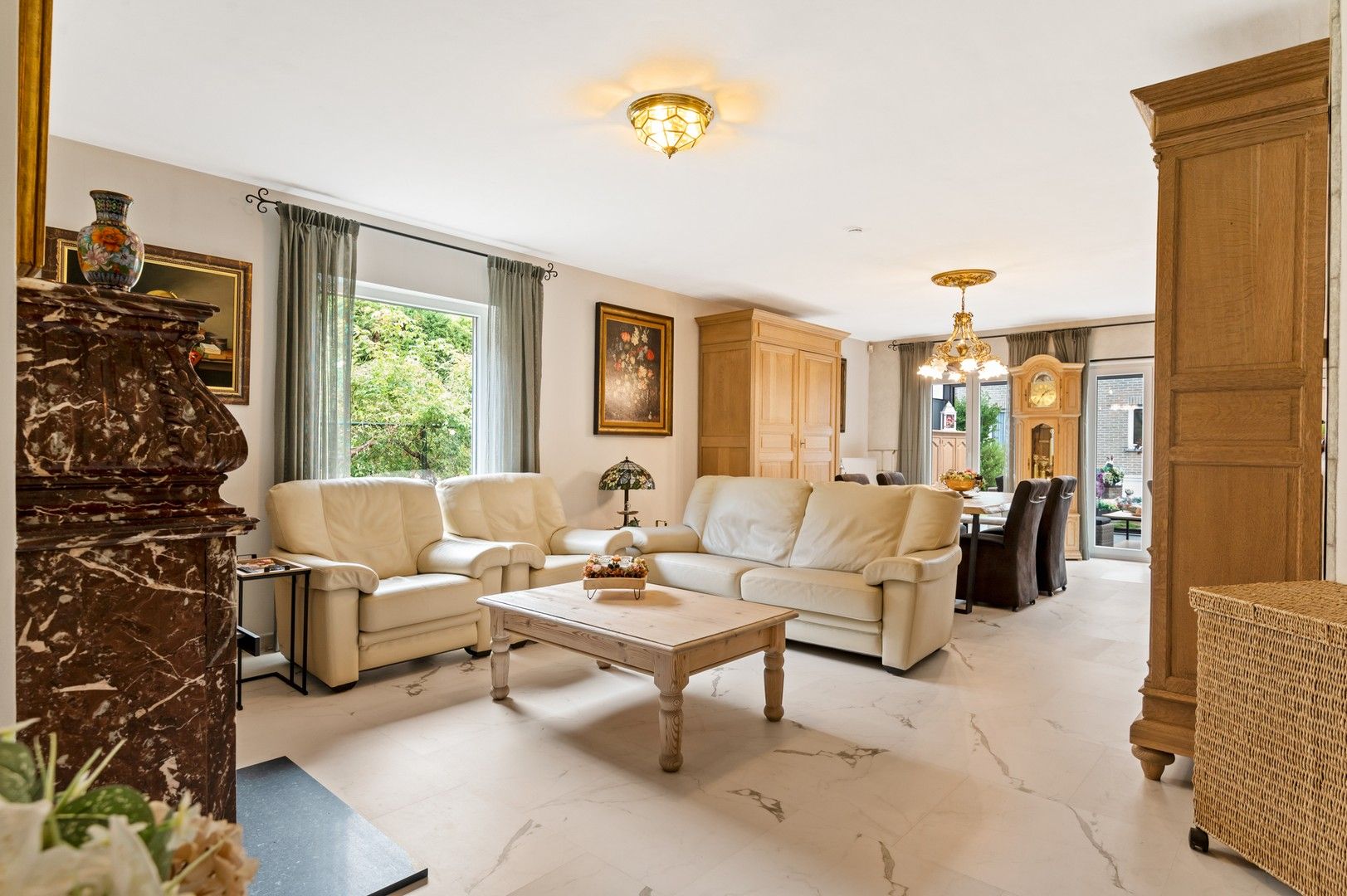 Knappe laagbouwwoning en groot bijgebouw met tuin en zwembad foto 5