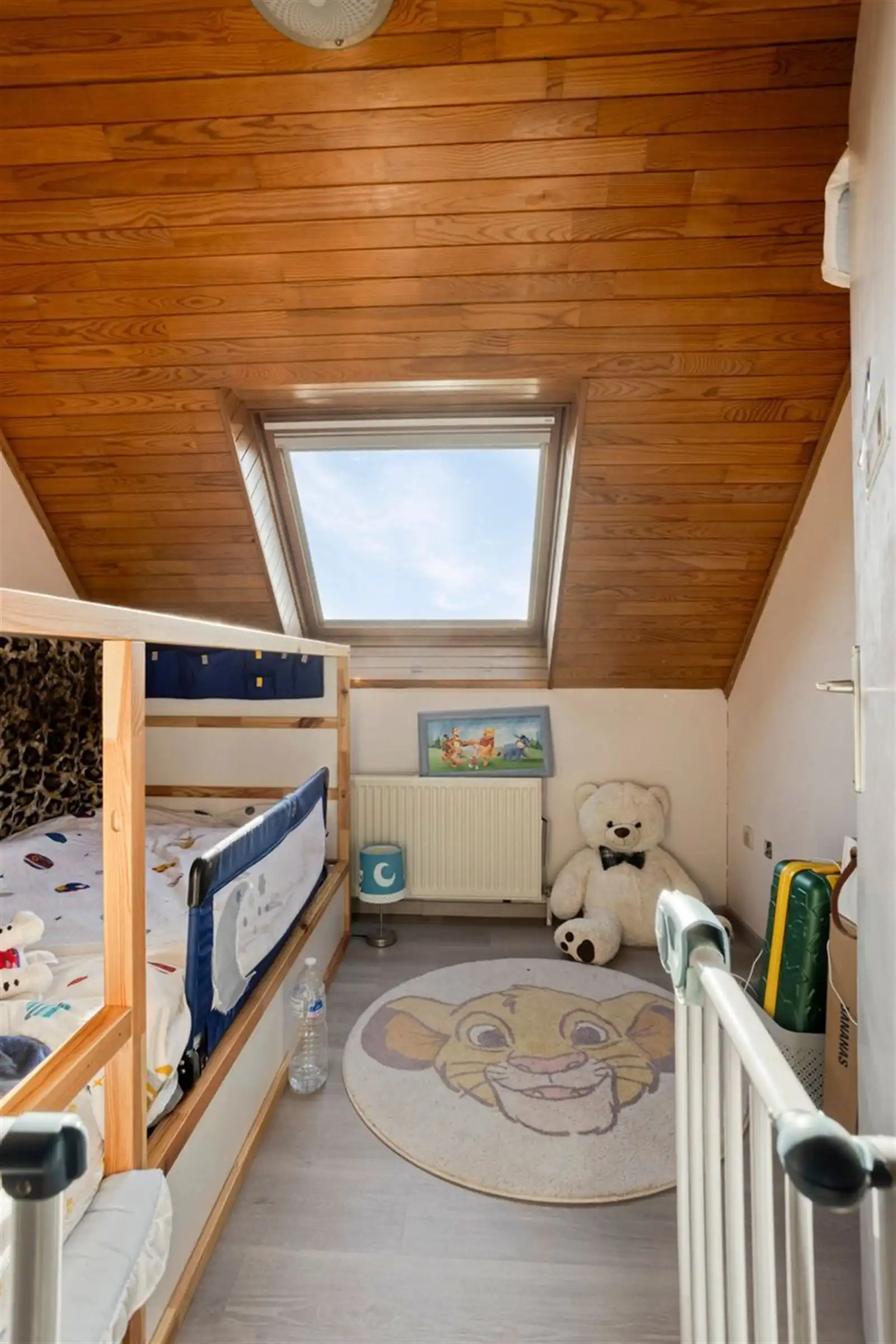 Ruime 3-gevel woning (274m²) met 3 slaapkamers, grote garage en mooie tuin foto 16