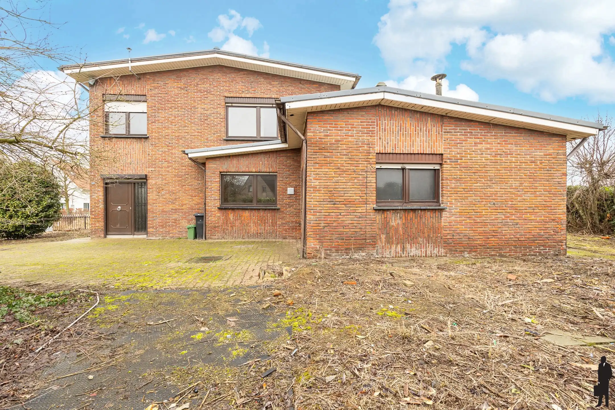 Vergund renovatieproject met veel potentieel op topligging foto 16