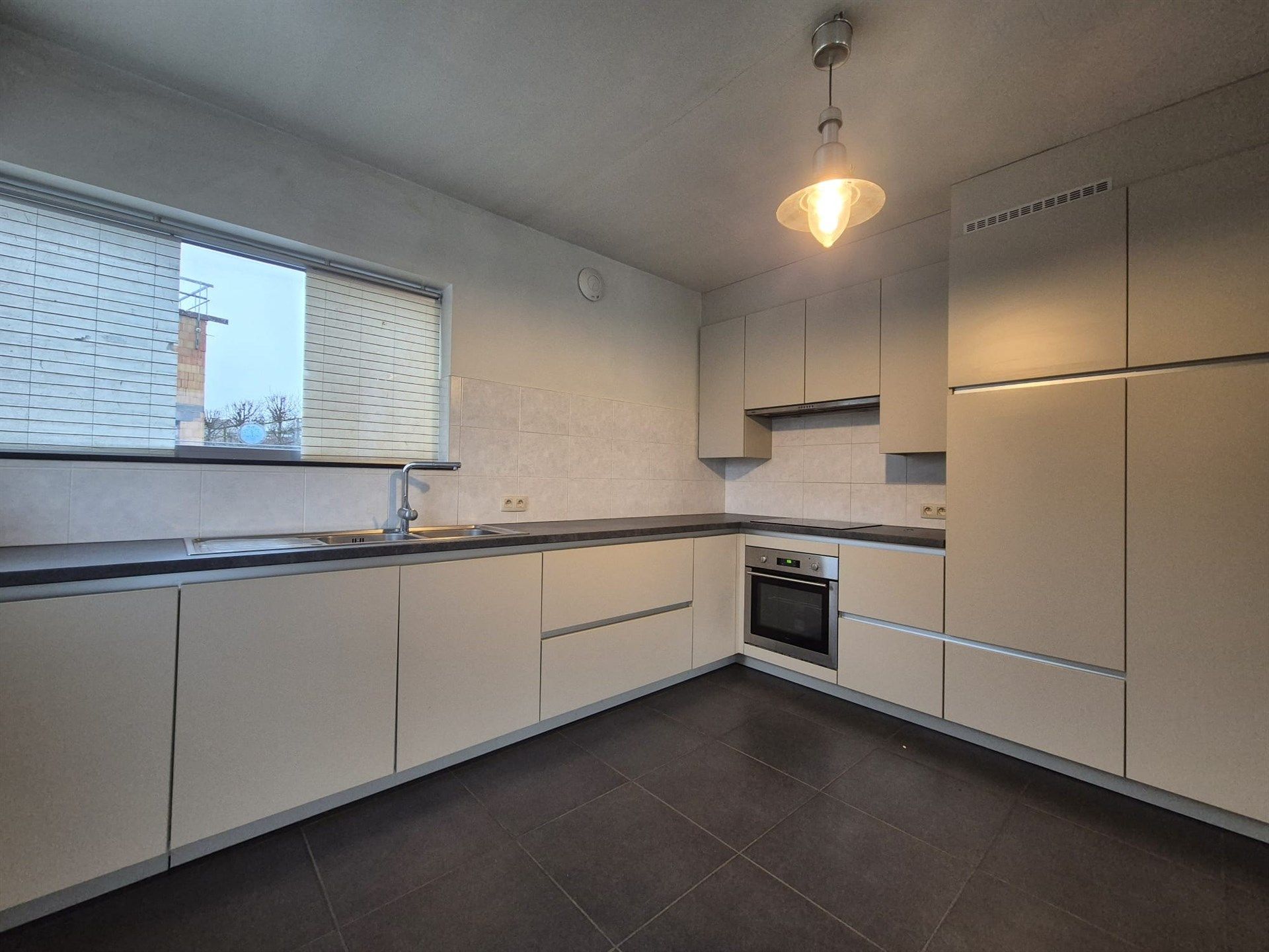 Rustig gelegen woning met tuin en garage. foto 7