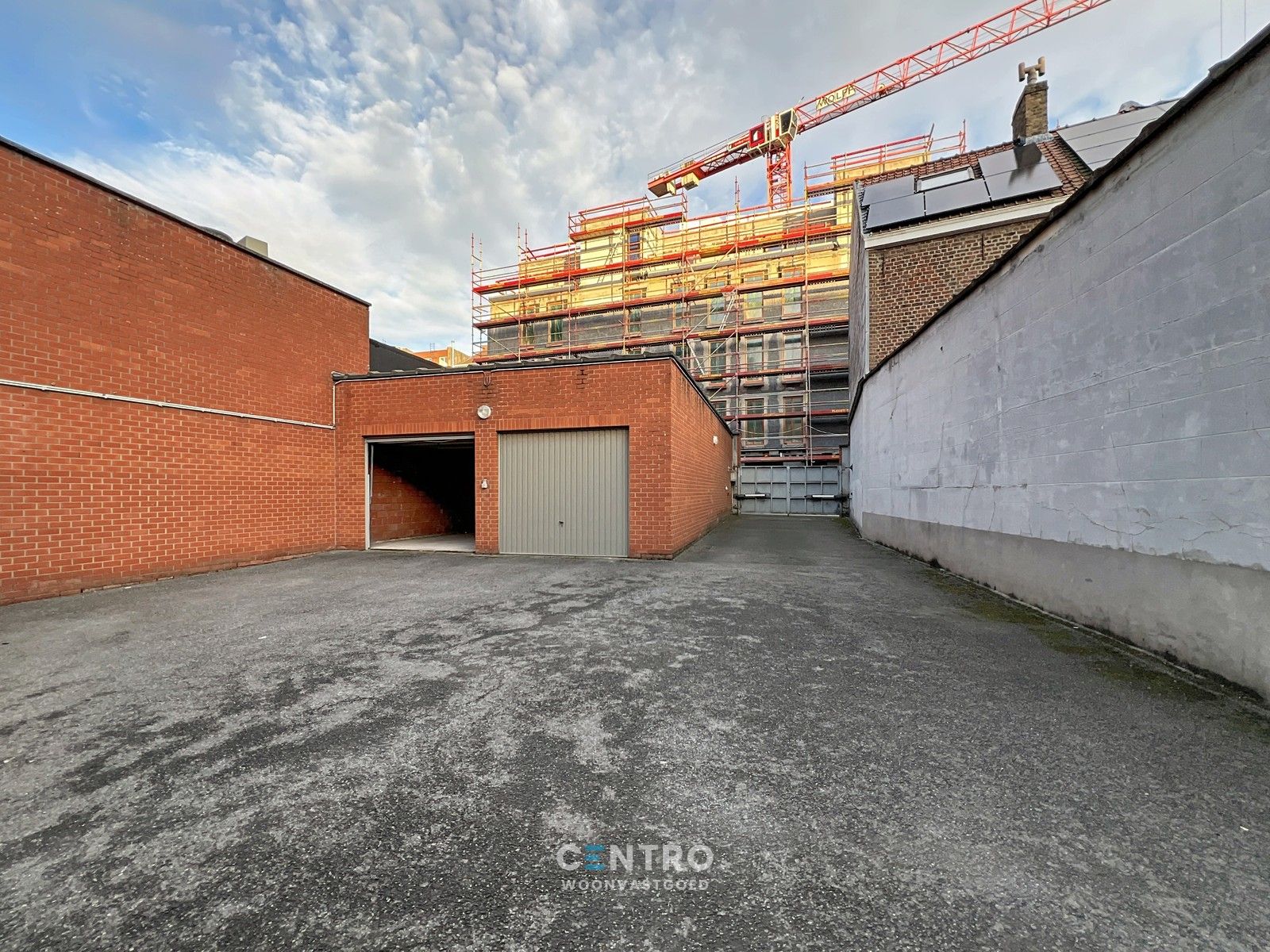 GEMETSTE garage(s) te koop CENTRUM Roeselare nabij Sint-Michielskerk (mogelijkheid 2 garages naast elkaar aan te kopen) ! foto 3