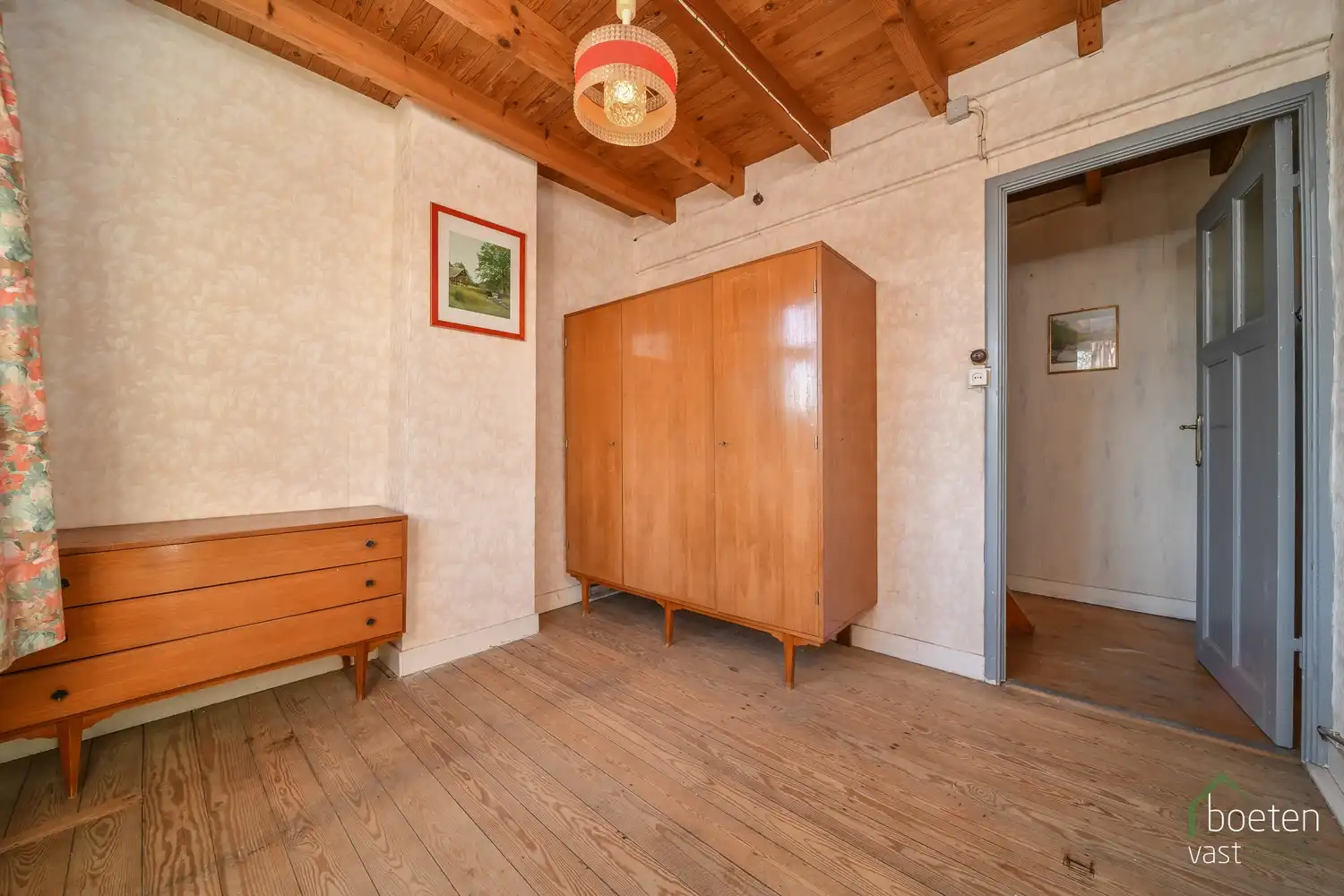 Alveringem: Interessante dorpswoning met redelijk comfort, 3 slaapkamers, tuin en uitweg met garage achteraan op 428m² grondopp. foto 16