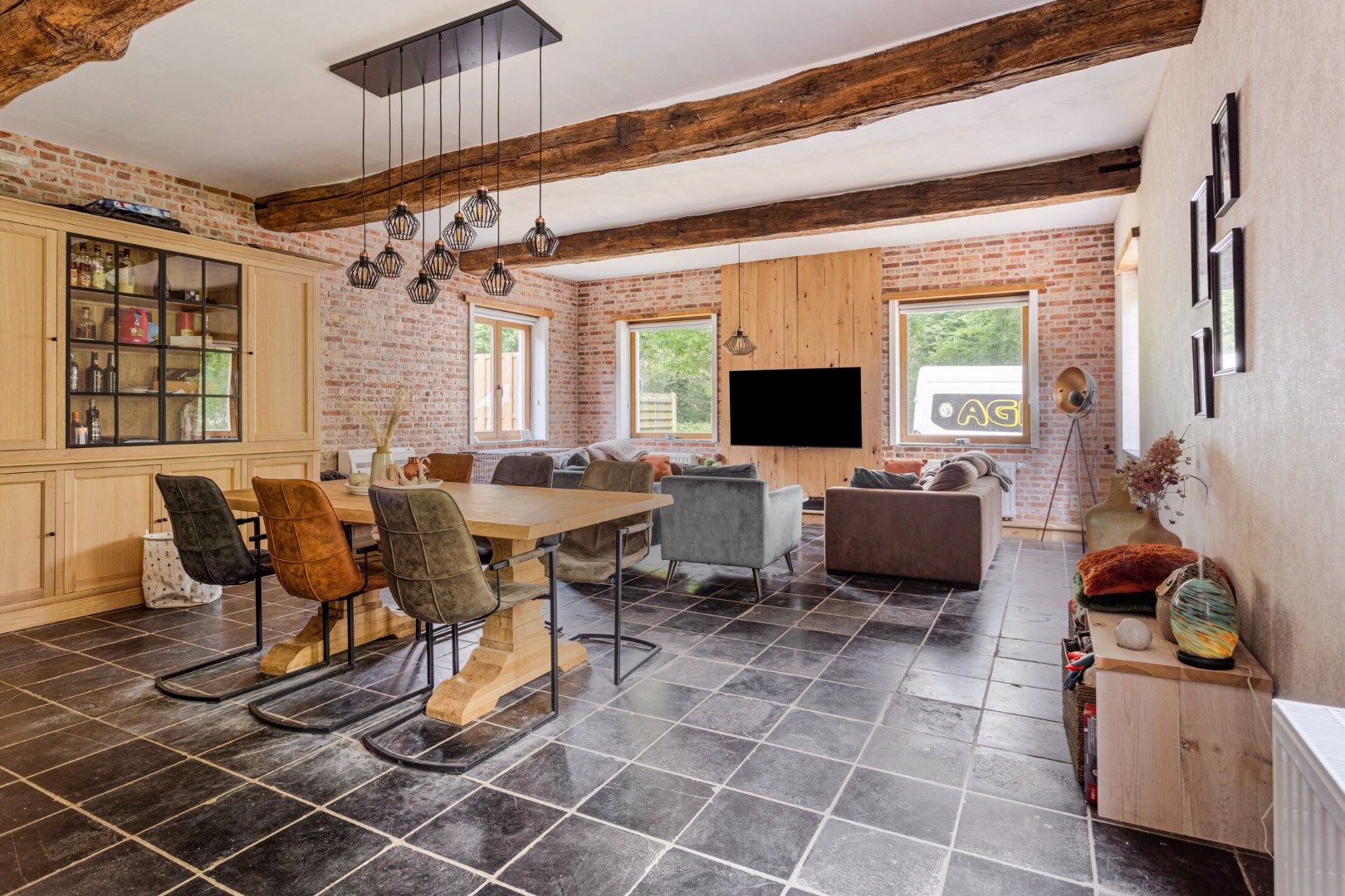 Gerenoveerde karaktervolle woning met 4 / 6 slpks op 1.990 m² in bosrijk gebied ! foto 6