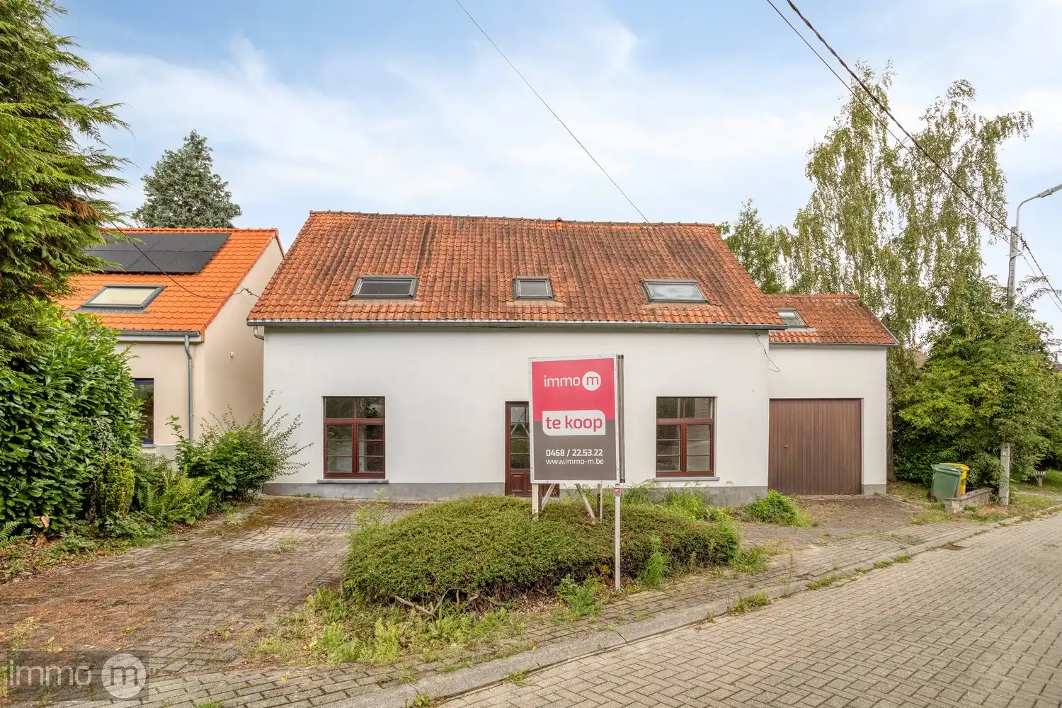 **Ruime rustige eengezinswoning met 5 slaapkamers, tuin, garage en 3 parkeerplaatsen in Huldenberg te koop** foto {{pictureIndex}}