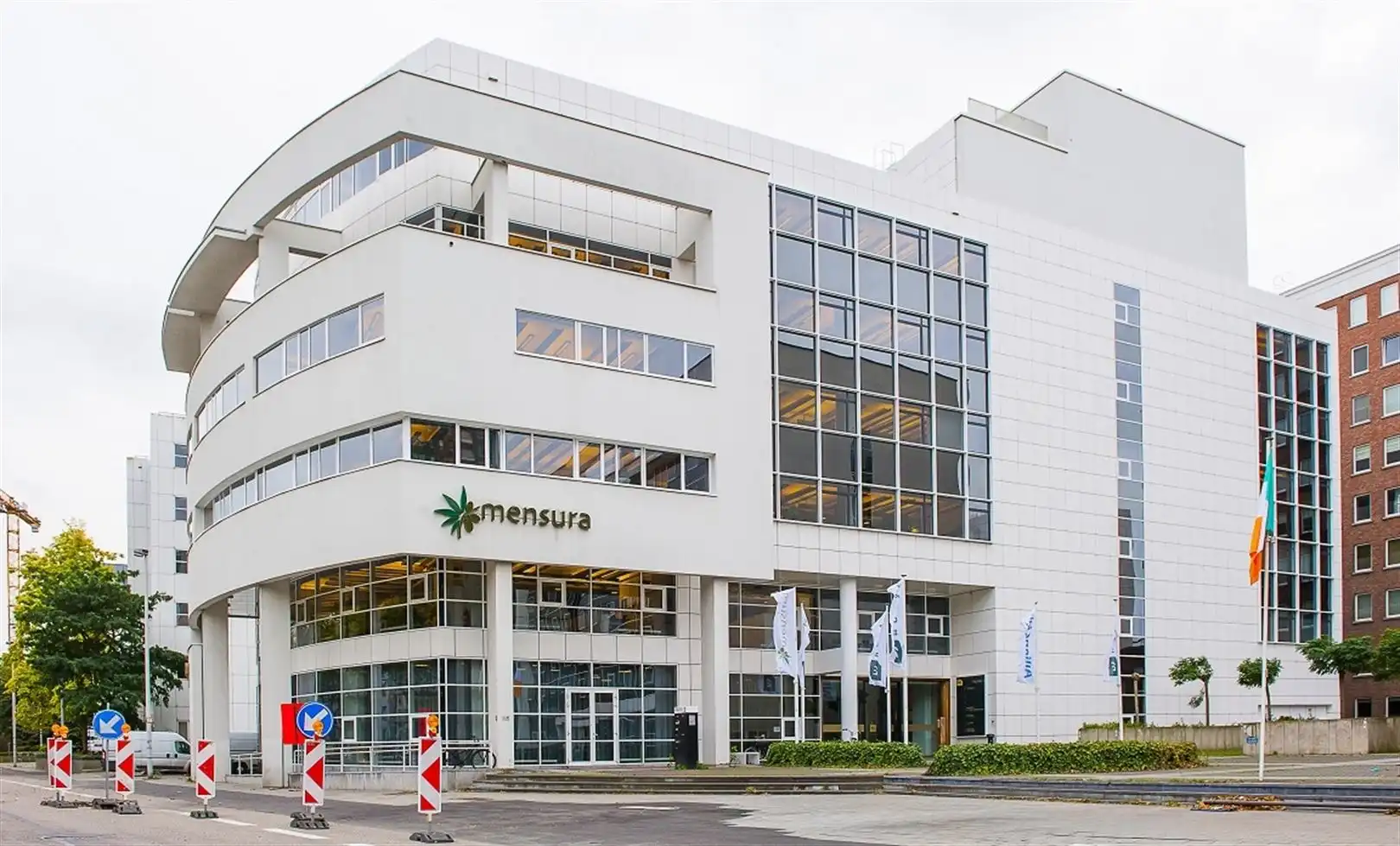 Kantoren te huur in M House foto {{pictureIndex}}