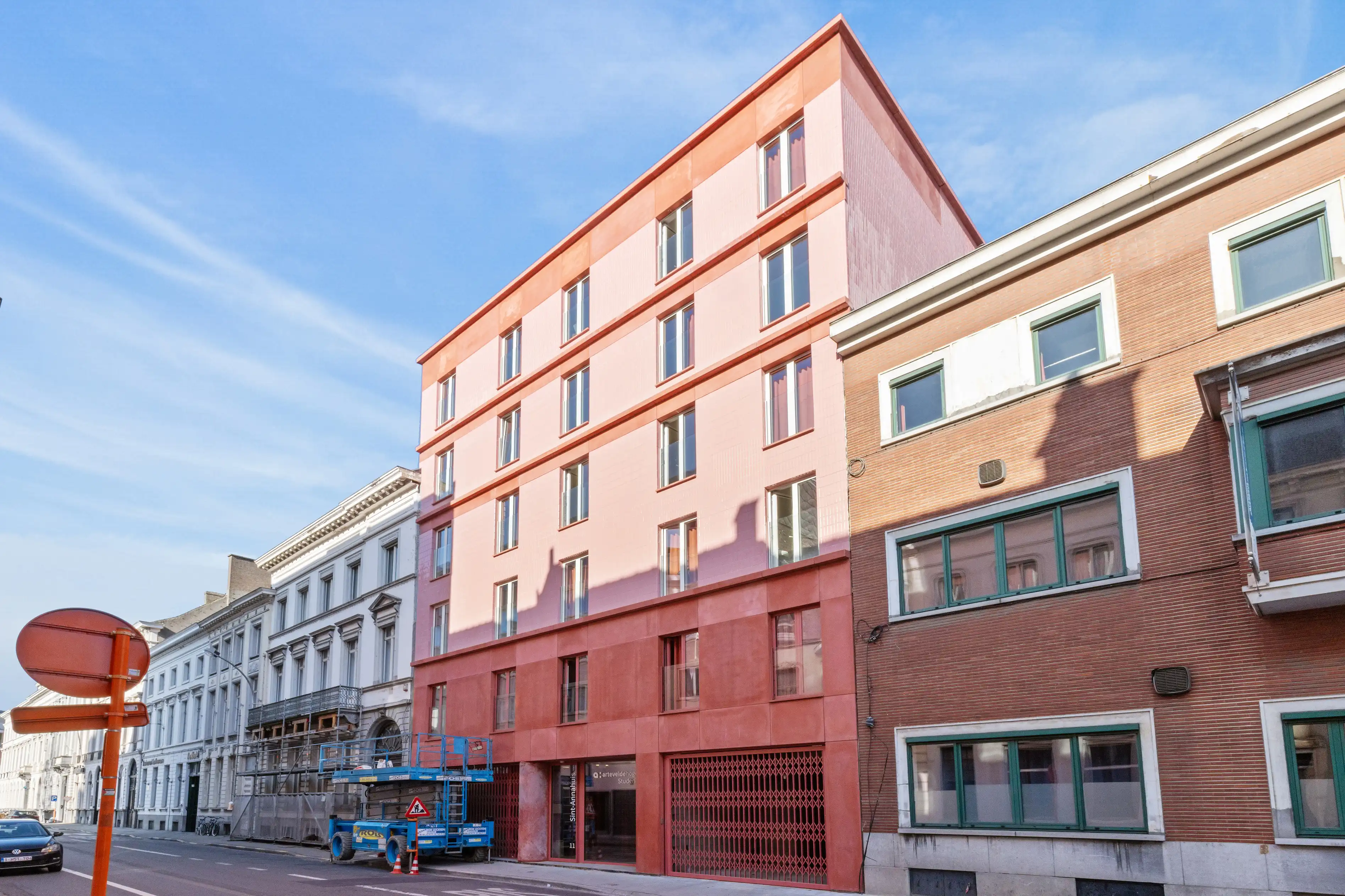 Nieuwe, verhuurde studentenhuisvesting te koop! foto 5