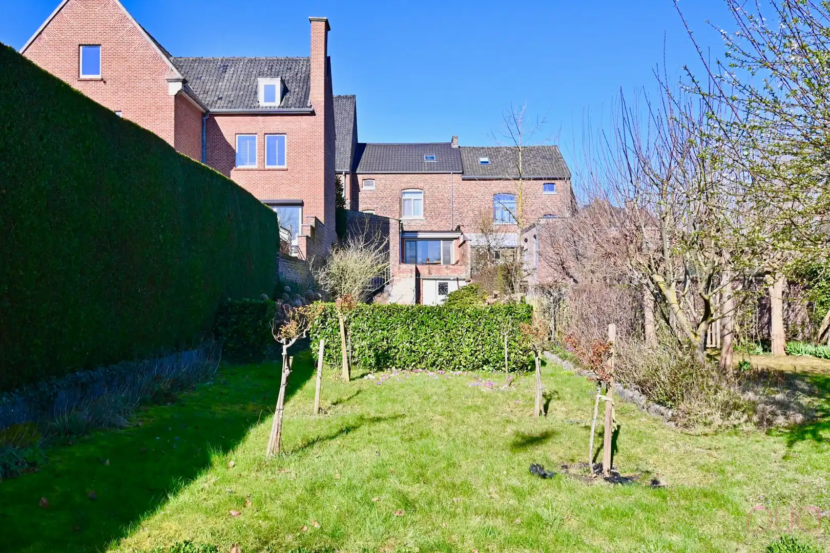 Ruime stadswoning met tuin in het centrum van Landen. foto 2