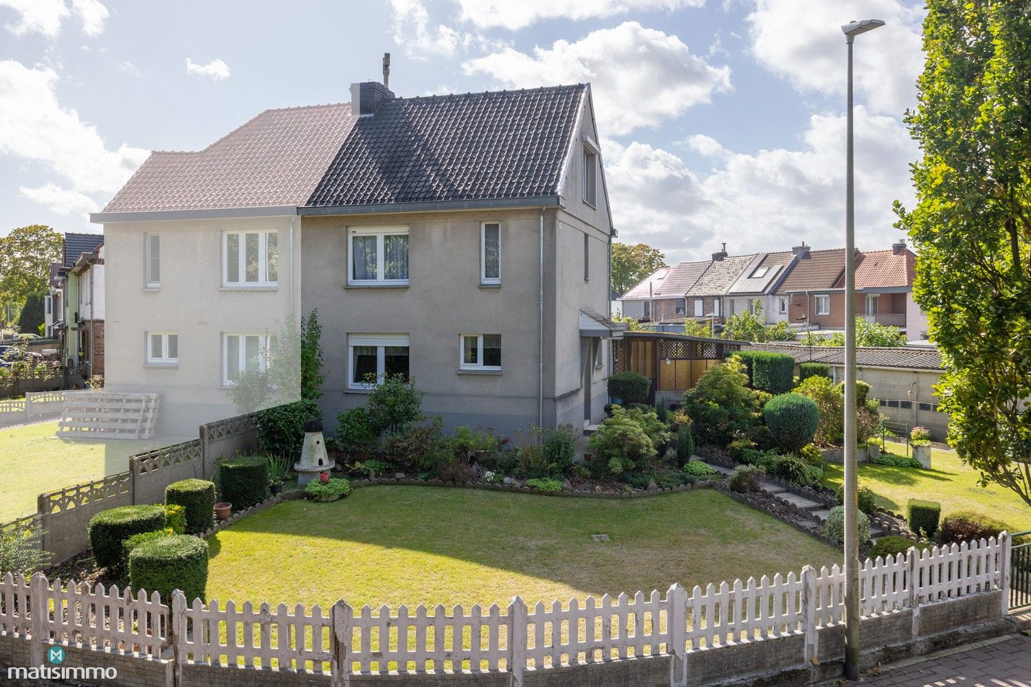 CHARMANTE EN GEZELLIGE WONING MET 4 SLAAPKAMERS, RUIME VRIJSTAANDE GARAGE EN TUIN TE GENK foto 3