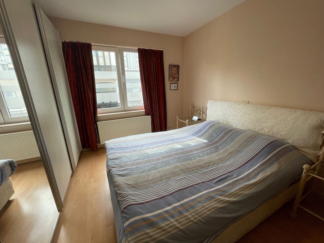 Ruim zonnig appartement met drie slaapkamers, twee badkamers en terras in een gebouw op de Markt. foto 18