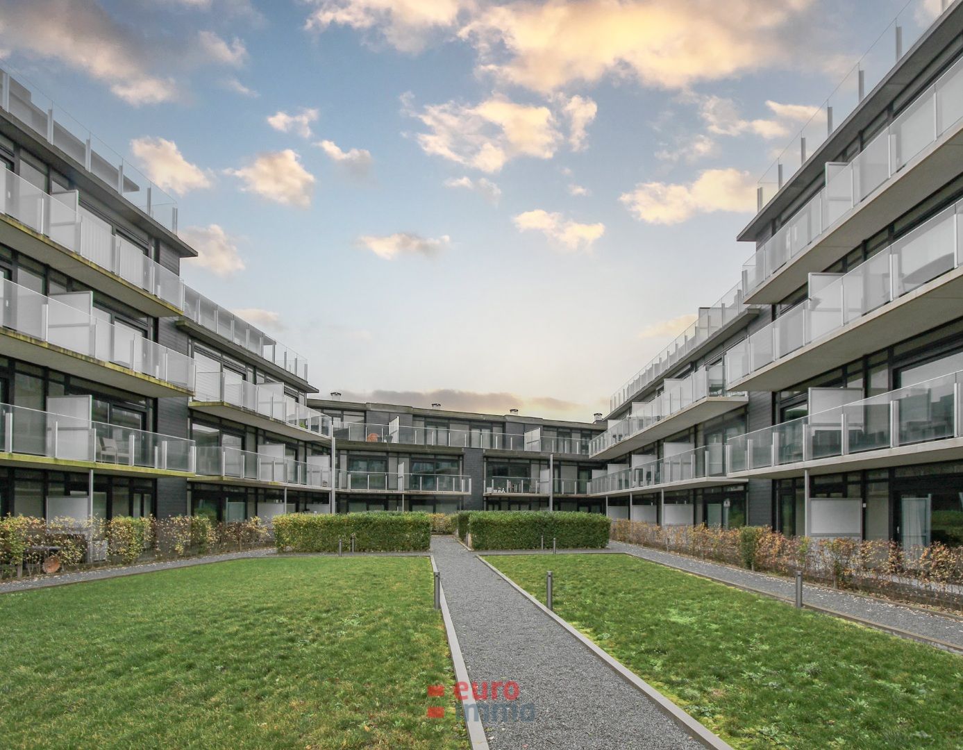 Super rustig gelegen appartement met zéér groot terras! foto 13