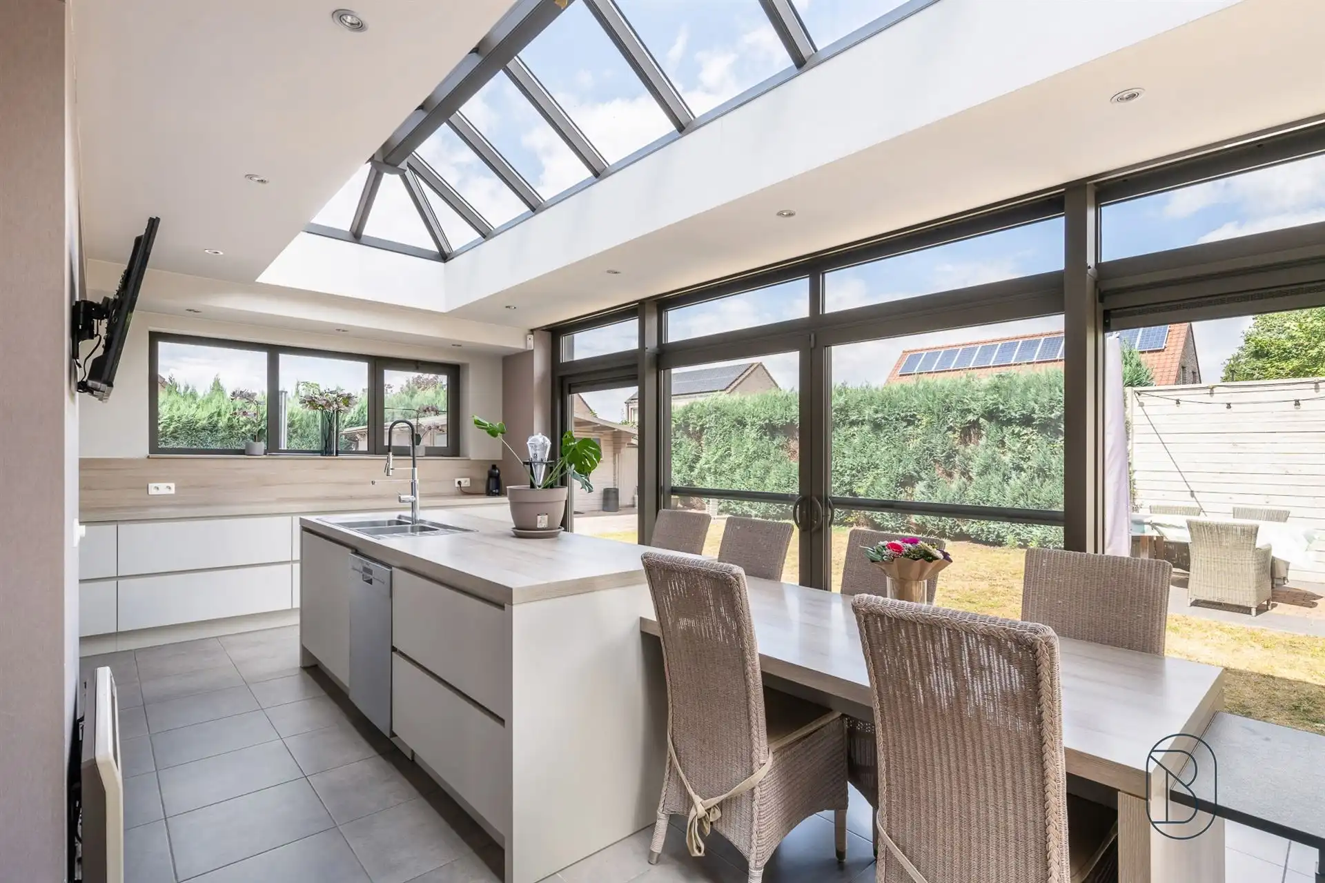 Ruime gezinswoning met 5 slaapkamers, veranda en tuin! foto 7